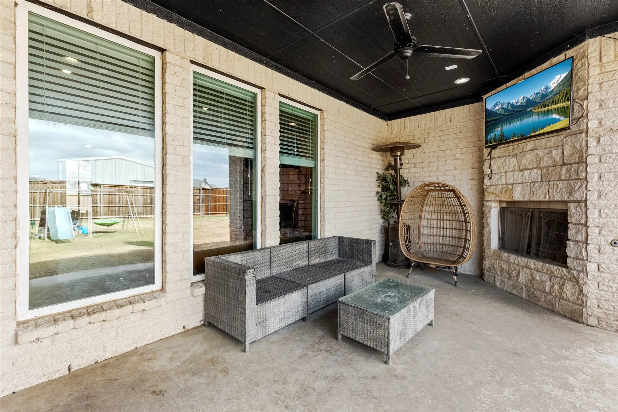 Single Family Residence For Sale in Hunt County , 1022 Todd Street, Caddo Mills, Texas 75135, 4 Bedroom, 4 Bathroom, 2 Garage spaces, 2,764 Sqft, built in 2022, Preowned, mls#21199991, Real Estate Agent in Caddo Mills, Homes For Sale in Hunt county, Homes For Sale in Caddo Mills, Realtor in Caddo Mills Texas, Real Estate Brokerage Independent Realty Texas, Luminita Cordes Realtor