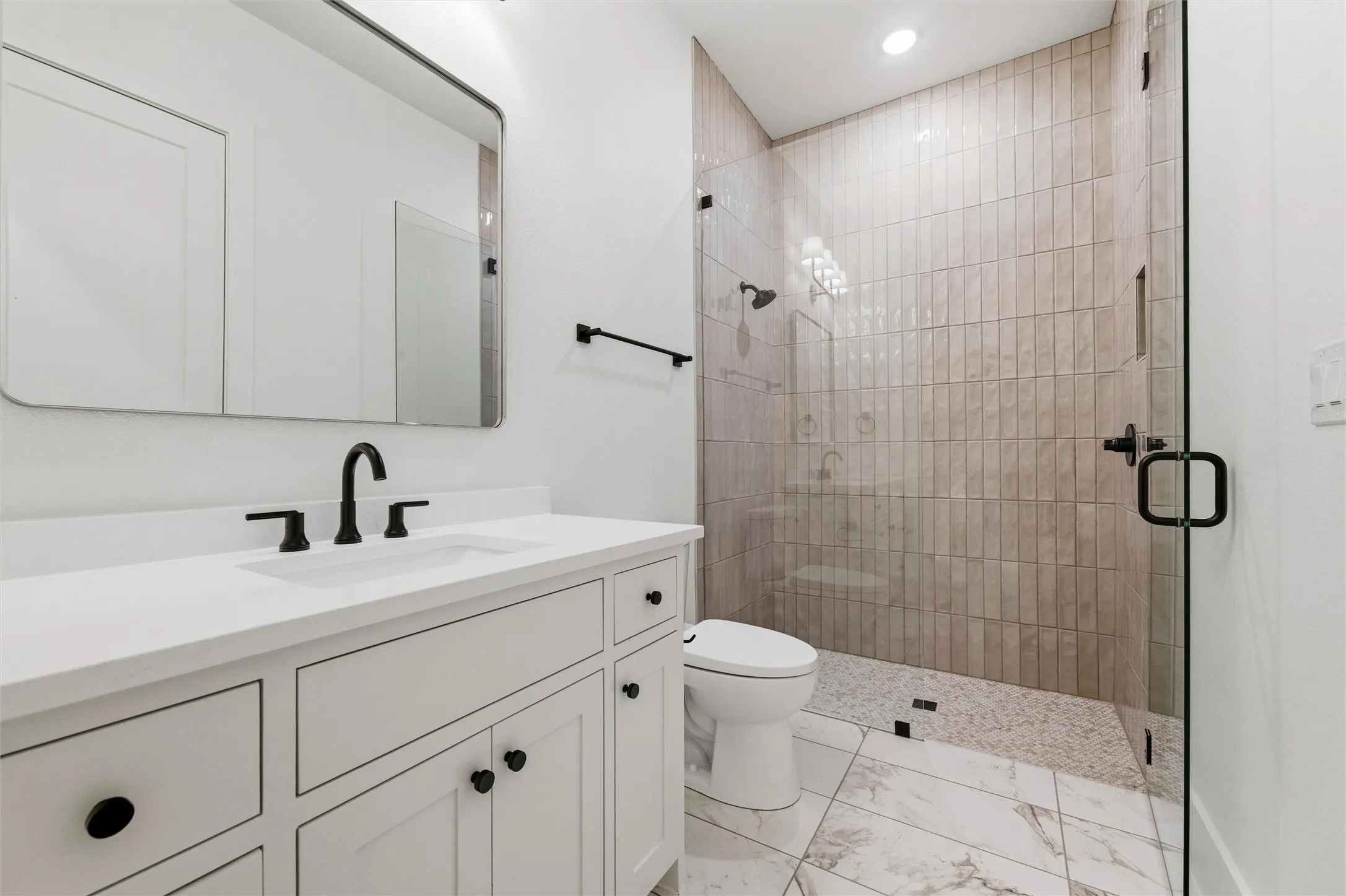 Secondary bathroom ensuite