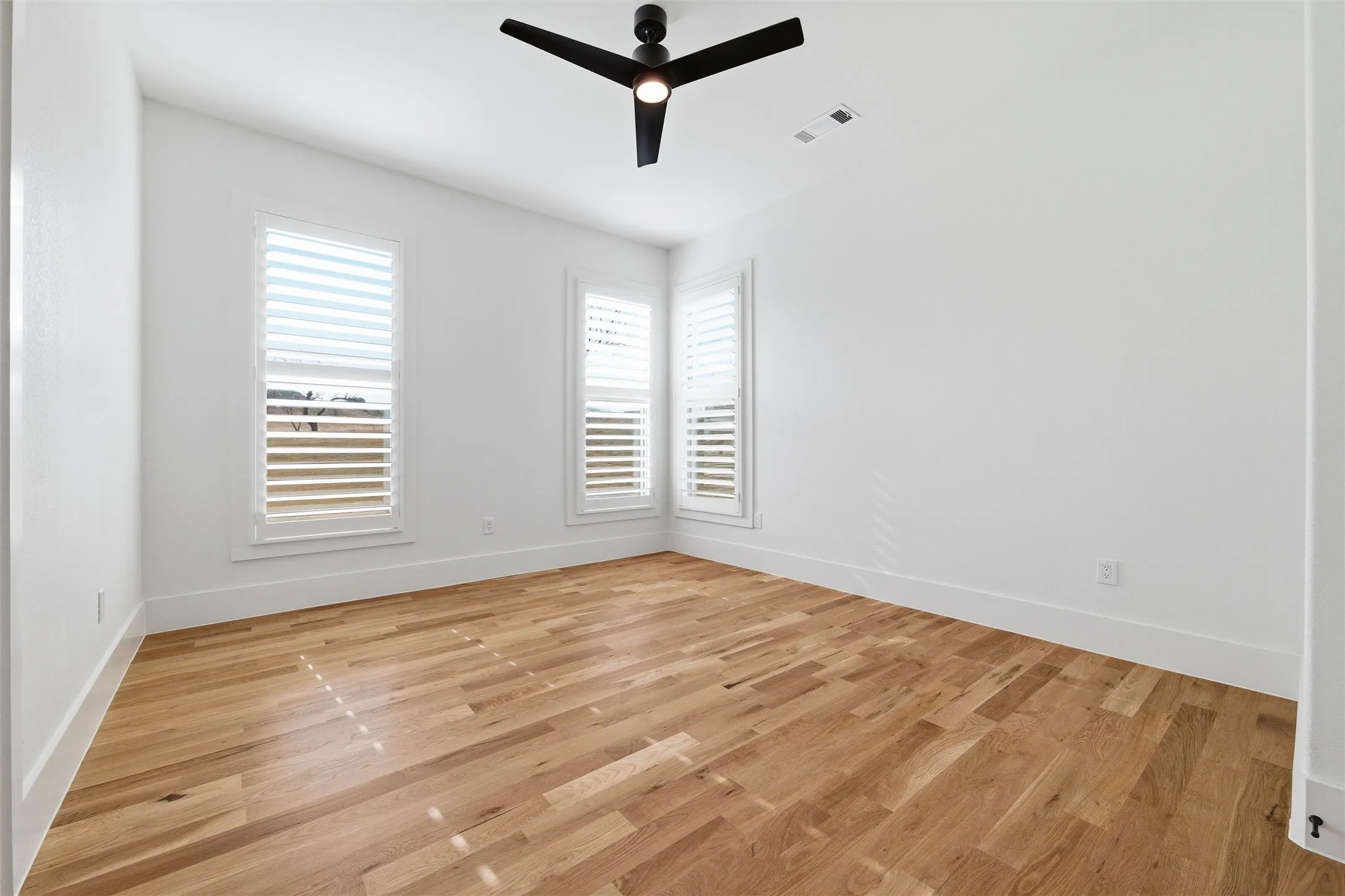 Single Family Residence For Sale in Parker County , 3035 Winding Creek Trail, Aledo, Texas 76008, 5 Bedroom, 5 Bathroom, 4 Garage spaces, 5,045 Sqft, built in 2026, New Construction - Complete, mls#21198241, Real Estate Agent in Aledo, Homes For Sale in Parker county, Homes For Sale in Aledo, Realtor in Aledo Texas, Real Estate Brokerage Independent Realty Texas, Luminita Cordes Realtor
