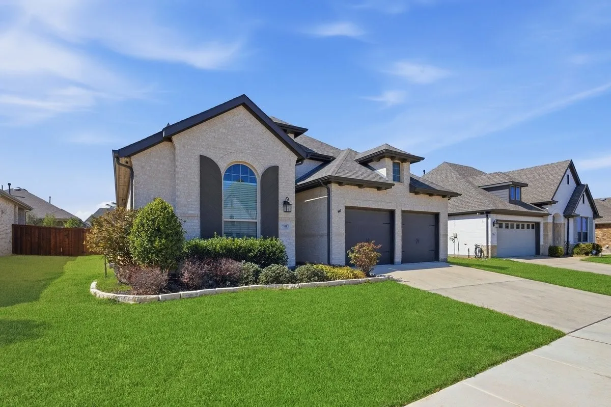 Single Family Residence For Sale in Tarrant County , 7508 Plumgrove Road, Fort Worth, Texas 76123, 3 Bedroom, 2 Bathroom, 2 Garage spaces, 2,329 Sqft, built in 2019, Preowned, mls#21200723, Real Estate Agent in Fort Worth, Homes For Sale in Tarrant county, Homes For Sale in Fort Worth, Realtor in Fort Worth Texas, Real Estate Brokerage Independent Realty Texas, Luminita Cordes Realtor