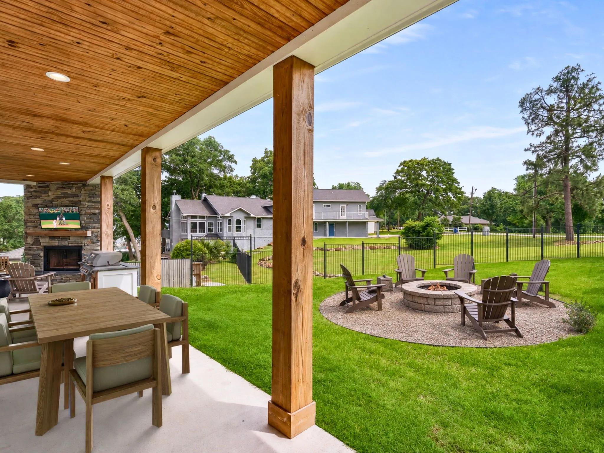Single Family Residence For Sale in Henderson County , 205 Oak Creek Drive, Tool, Texas 75143, 5 Bedroom, 6 Bathroom, 3 Garage spaces, 4,488 Sqft, built in 2021, Preowned, Price $1,765,000, mls#21195224, Real Estate Agent in Tool, Homes For Sale in Henderson county, Homes For Sale in Tool, Realtor in Tool Texas, Real Estate Brokerage Independent Realty Texas, Luminita Cordes Realtor