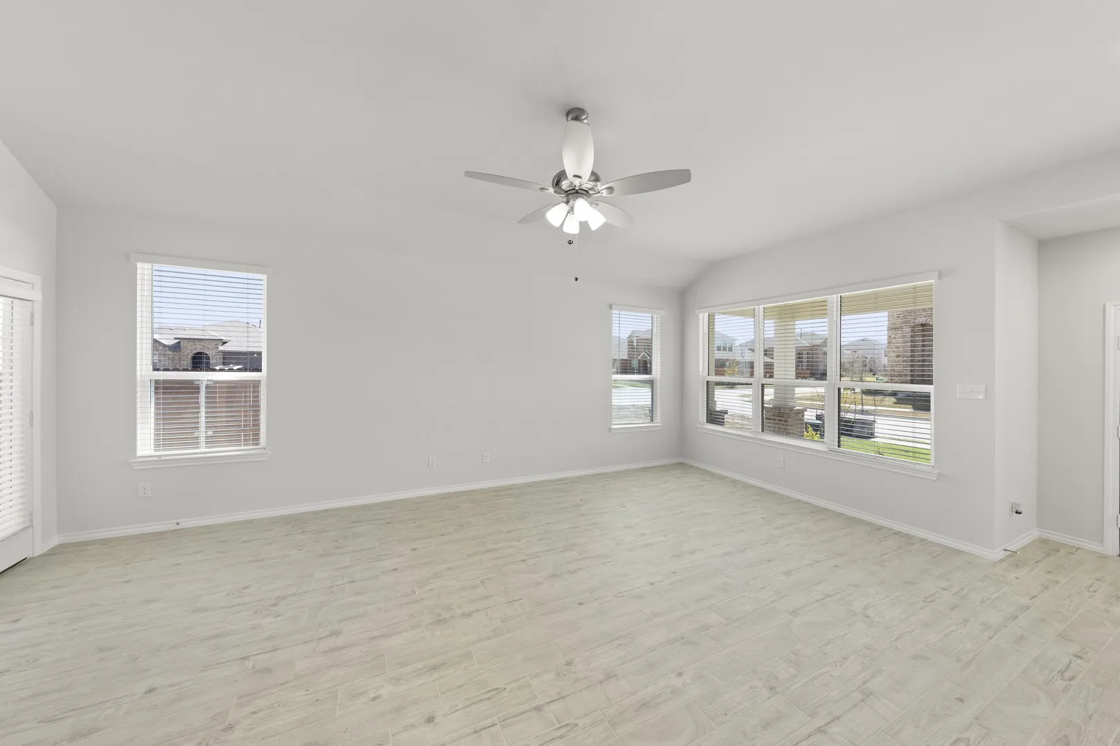 13. 3732 Honey Daisy - Family (2)