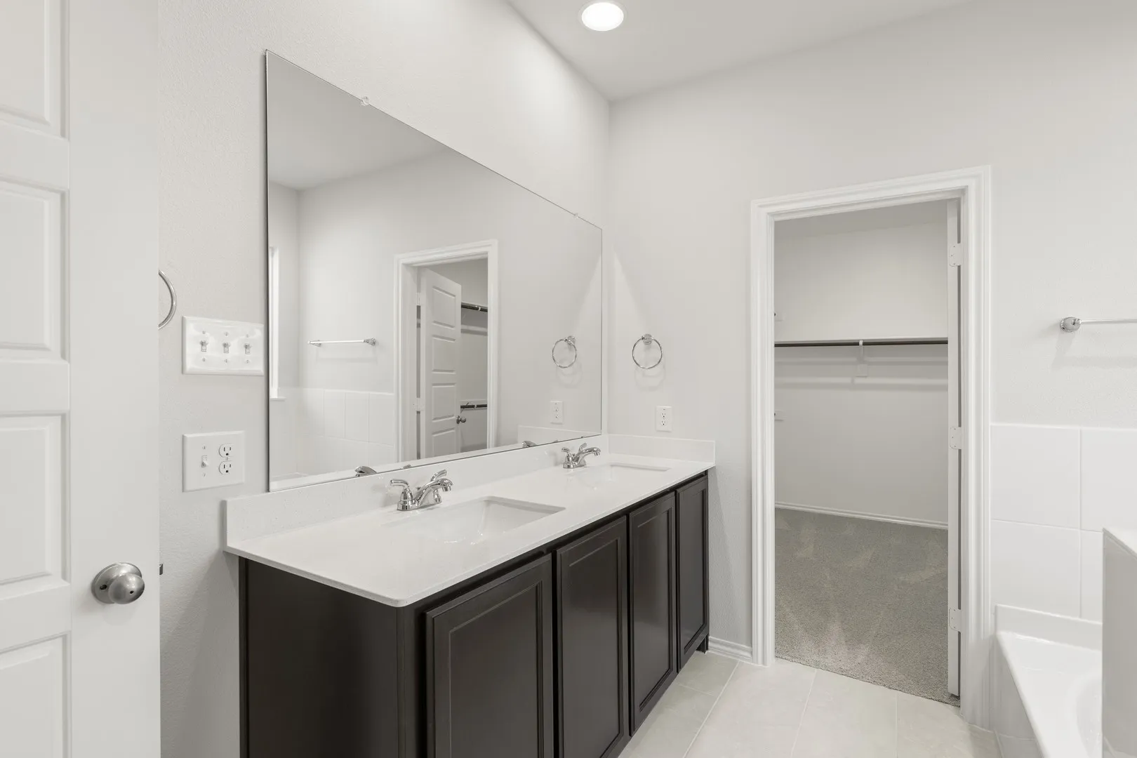 16. 3709 Jade - Bath (2)