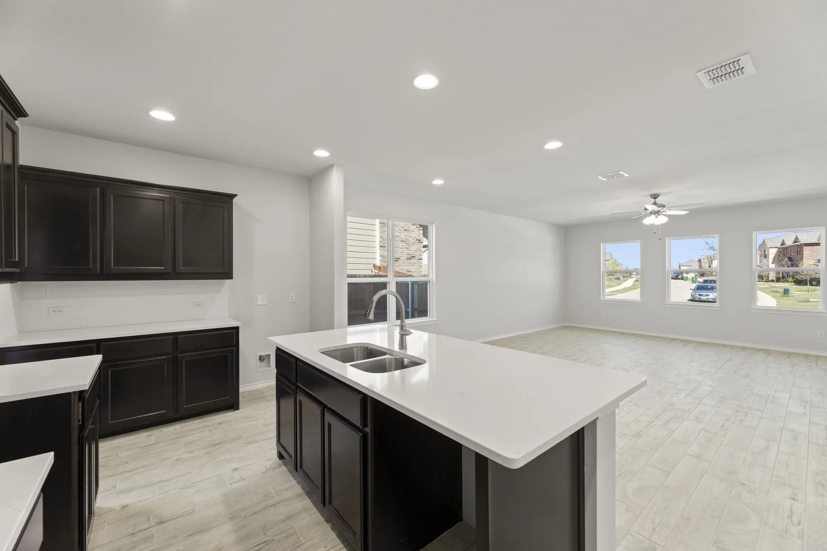 12. 3709 Jade - Kitchen (3)
