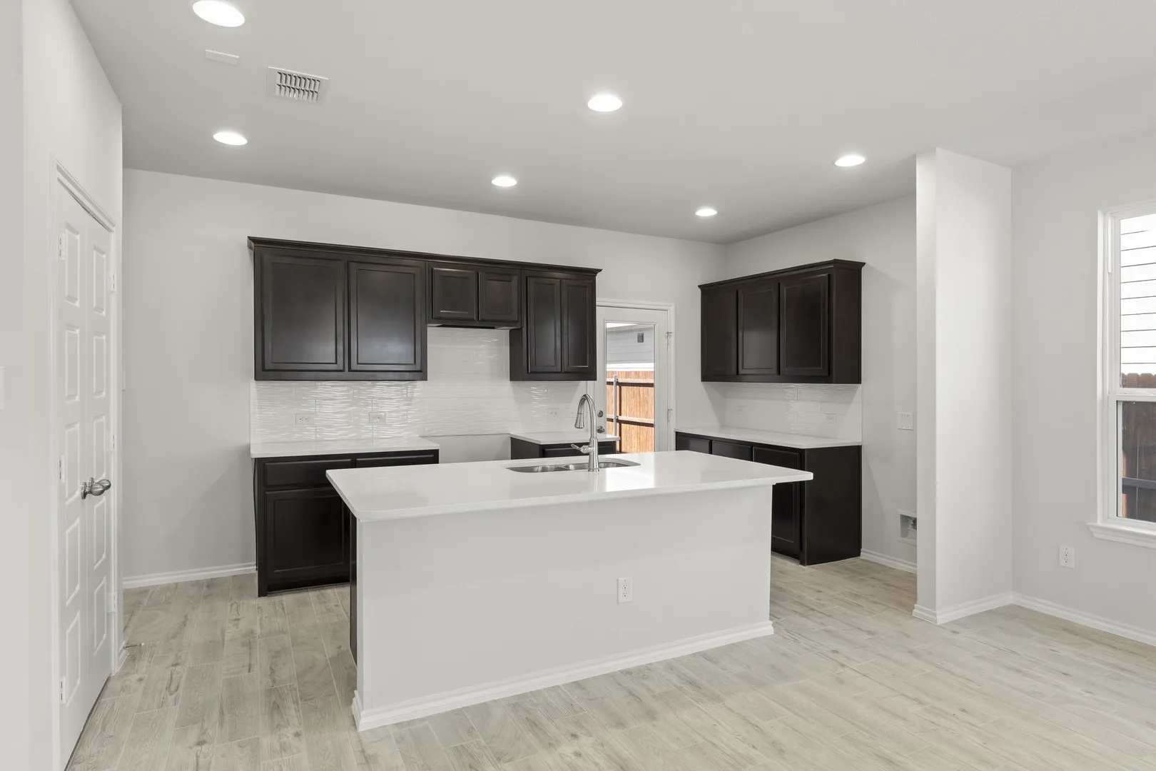 11. 3709 Jade - Kitchen (2)
