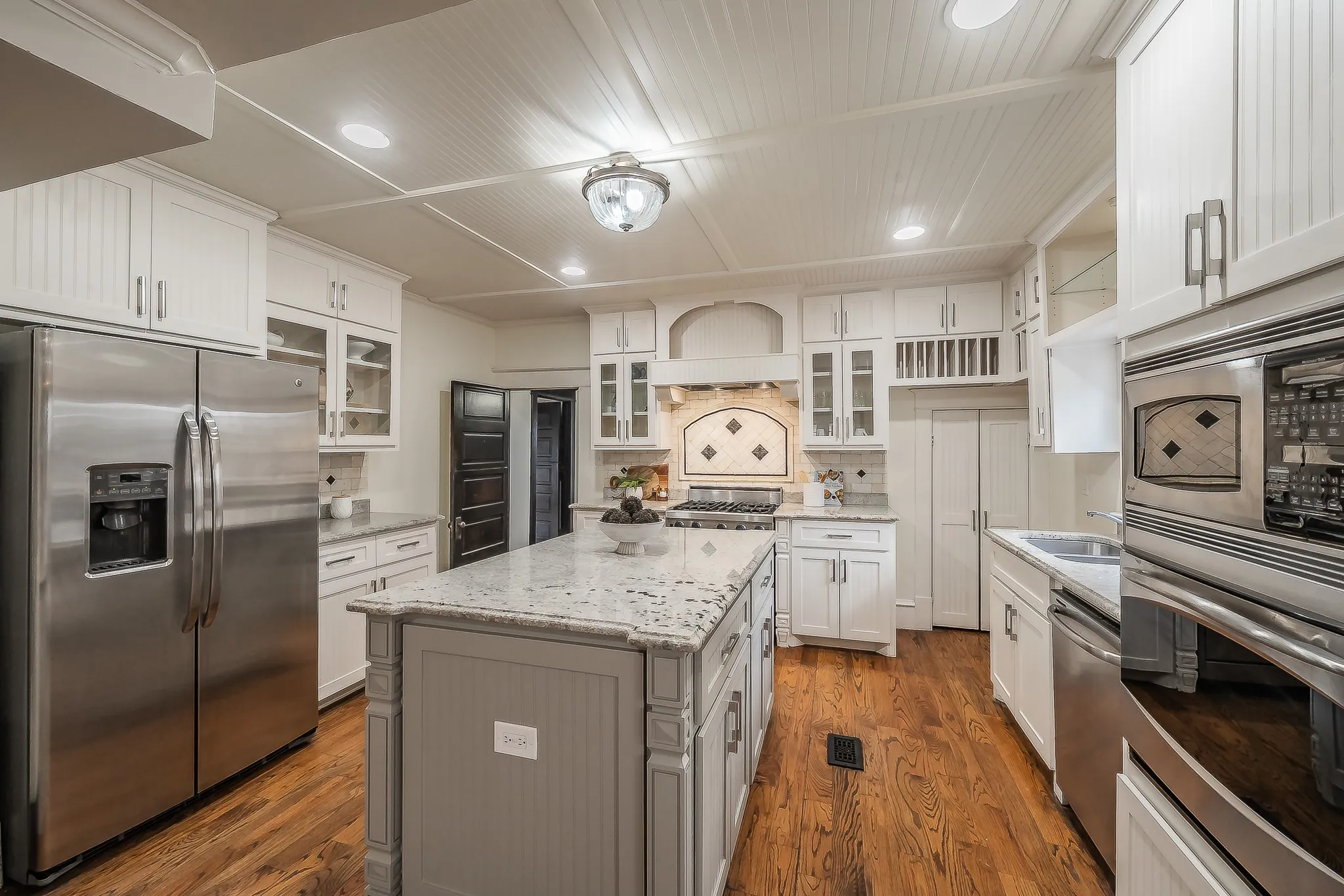 Single Family Residence For Sale in Collin County , 811 N Church Street, Mc Kinney, Texas 75069, 4 Bedroom, 5 Bathroom, 2 Garage spaces, 3,525 Sqft, built in 1920, mls#21195227, Real Estate Agent in Mc Kinney, Homes For Sale in Collin county, Homes For Sale in Mc Kinney, Realtor in Mc Kinney Texas, Real Estate Brokerage Independent Realty Texas, Luminita Cordes Realtor