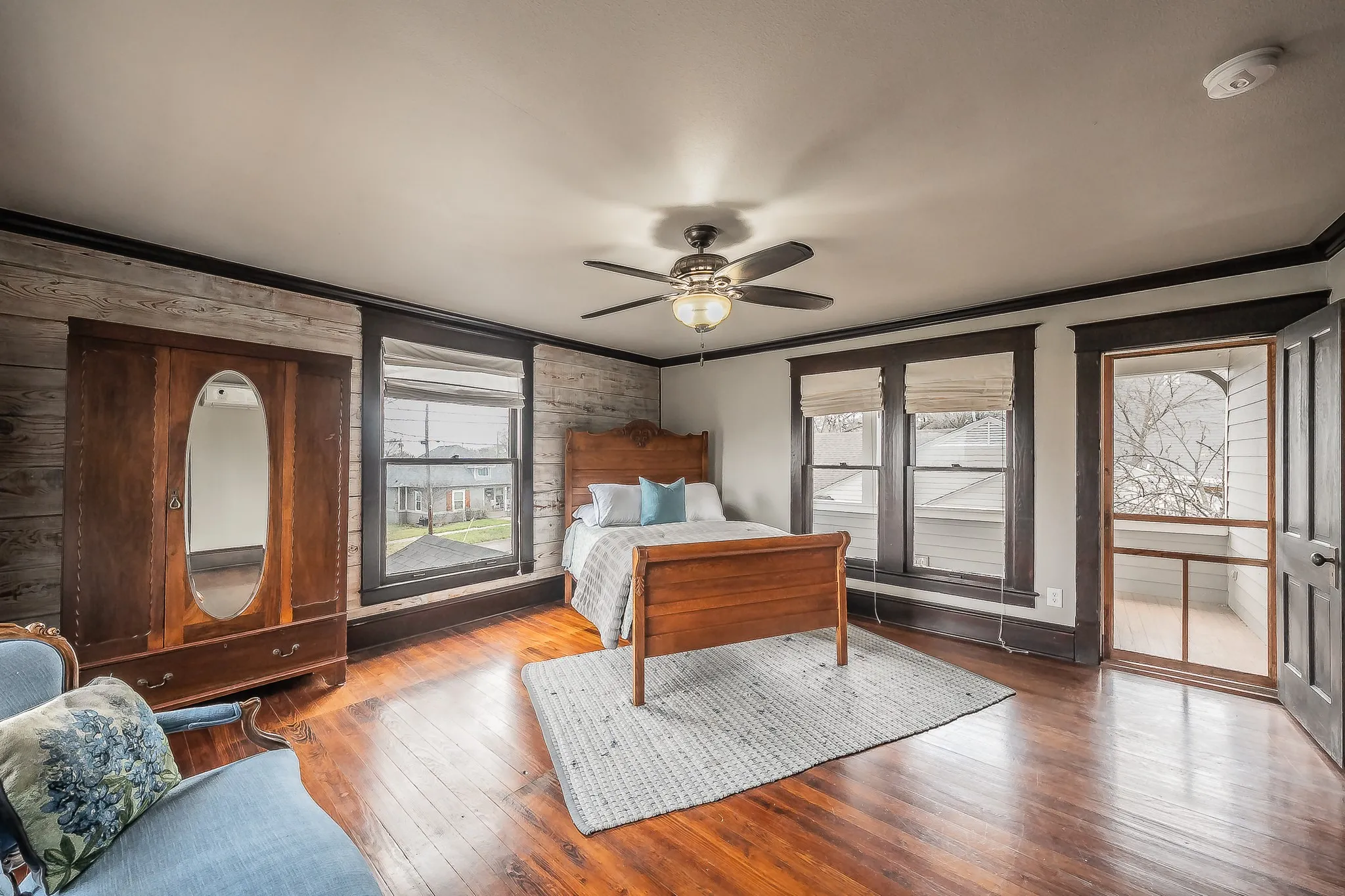 Single Family Residence For Sale in Collin County , 811 N Church Street, Mc Kinney, Texas 75069, 4 Bedroom, 5 Bathroom, 2 Garage spaces, 3,525 Sqft, built in 1920, mls#21195227, Real Estate Agent in Mc Kinney, Homes For Sale in Collin county, Homes For Sale in Mc Kinney, Realtor in Mc Kinney Texas, Real Estate Brokerage Independent Realty Texas, Luminita Cordes Realtor