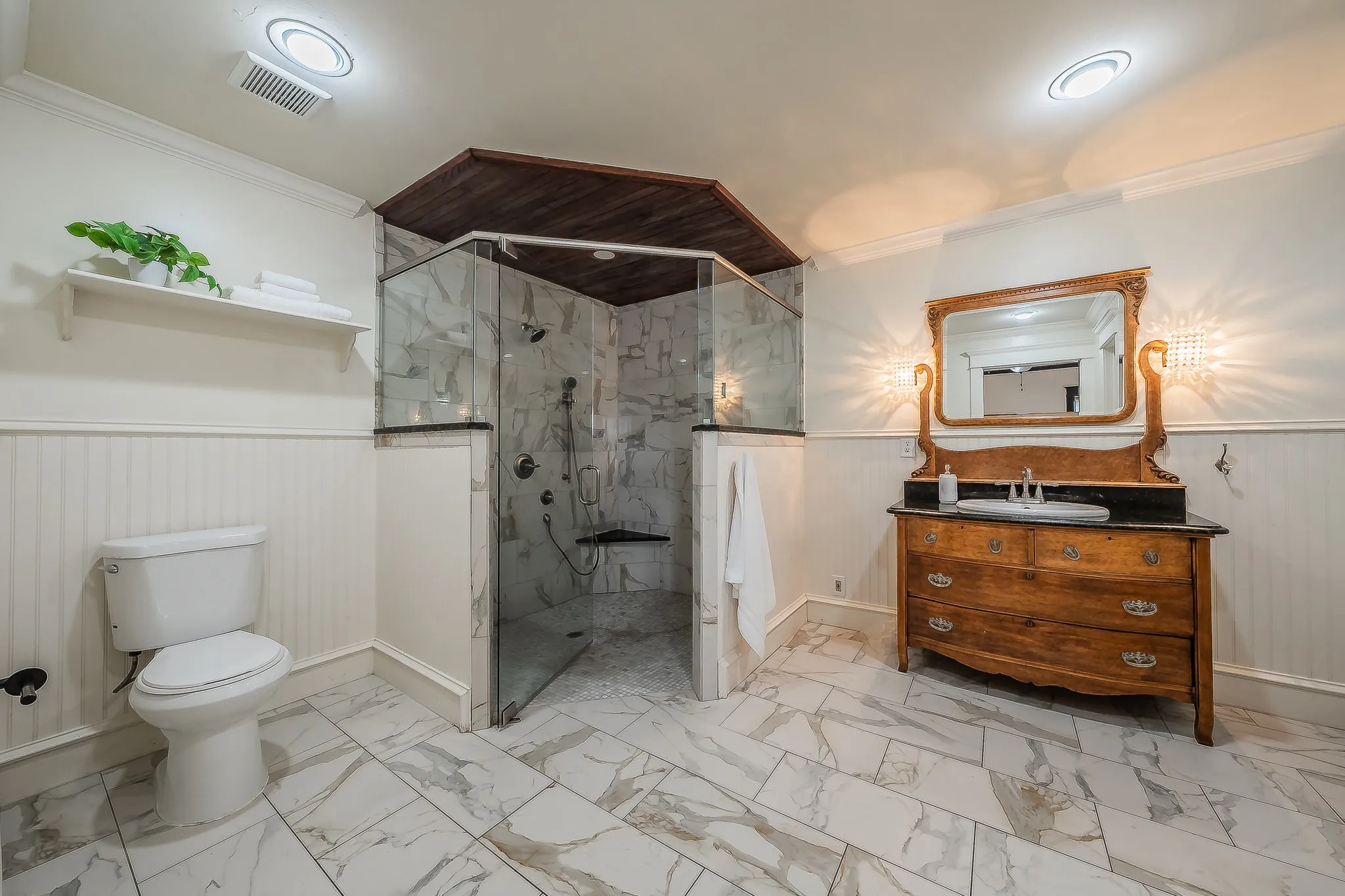 Single Family Residence For Sale in Collin County , 811 N Church Street, Mc Kinney, Texas 75069, 4 Bedroom, 5 Bathroom, 2 Garage spaces, 3,525 Sqft, built in 1920, mls#21195227, Real Estate Agent in Mc Kinney, Homes For Sale in Collin county, Homes For Sale in Mc Kinney, Realtor in Mc Kinney Texas, Real Estate Brokerage Independent Realty Texas, Luminita Cordes Realtor