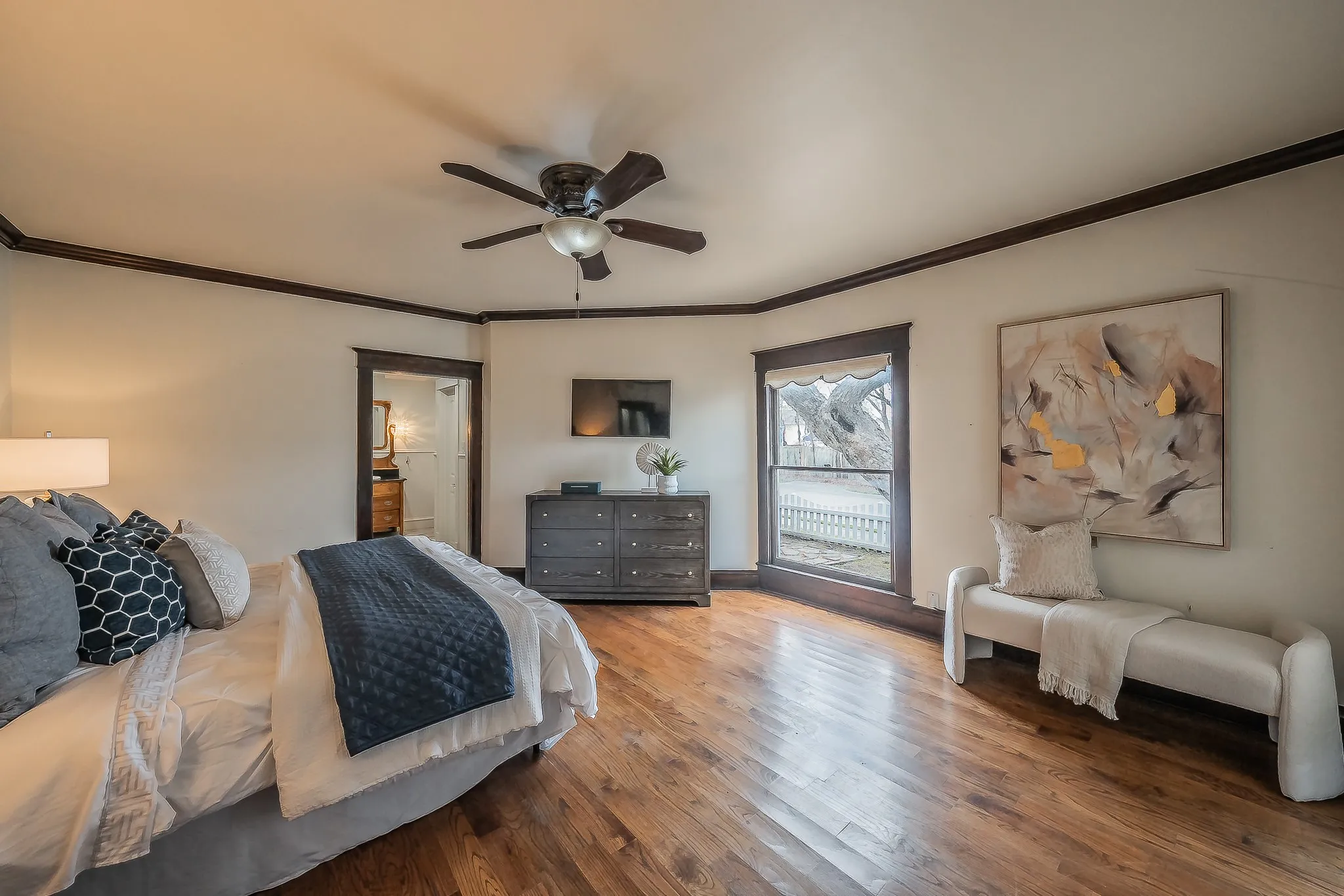 Single Family Residence For Sale in Collin County , 811 N Church Street, Mc Kinney, Texas 75069, 4 Bedroom, 5 Bathroom, 2 Garage spaces, 3,525 Sqft, built in 1920, mls#21195227, Real Estate Agent in Mc Kinney, Homes For Sale in Collin county, Homes For Sale in Mc Kinney, Realtor in Mc Kinney Texas, Real Estate Brokerage Independent Realty Texas, Luminita Cordes Realtor