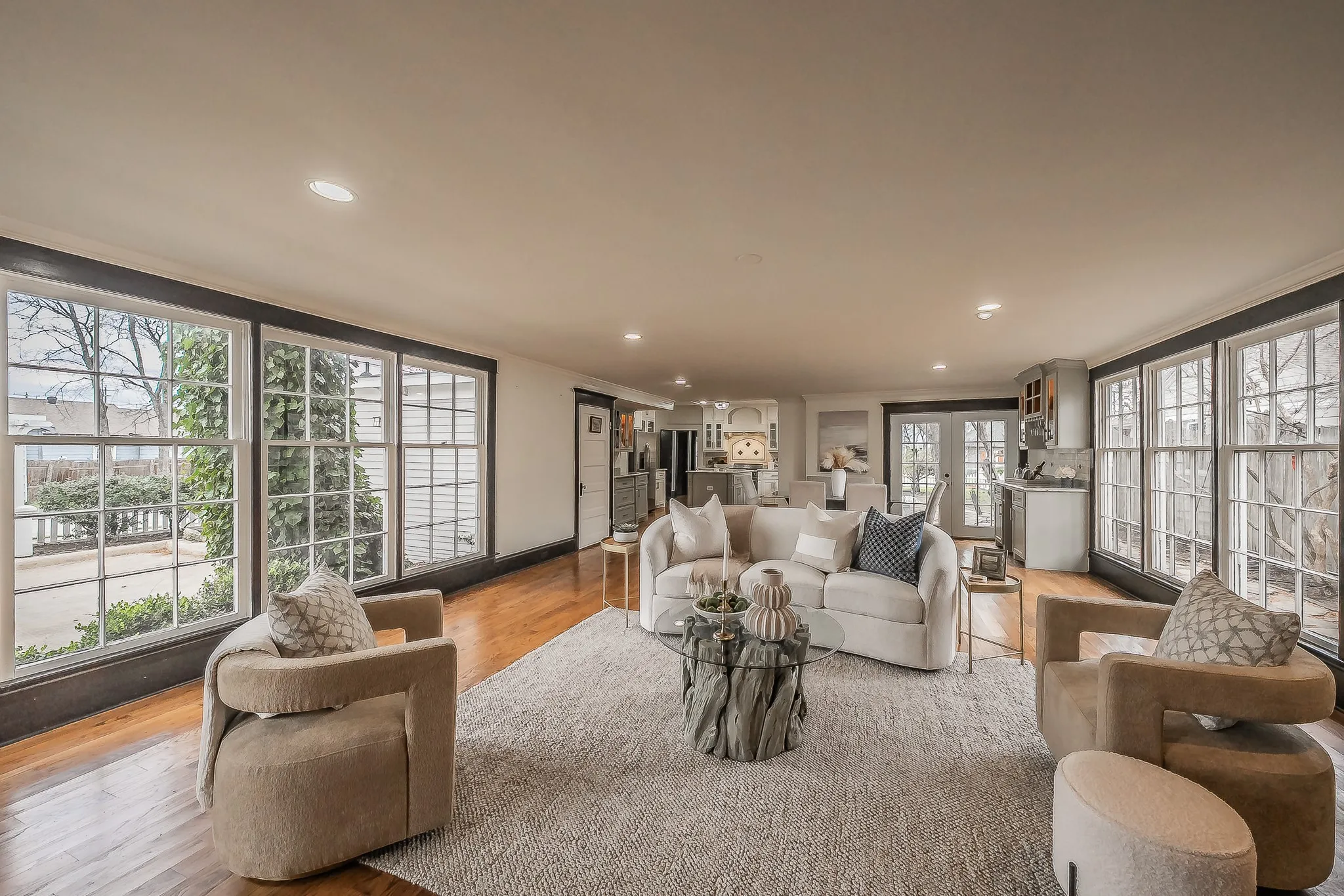 Single Family Residence For Sale in Collin County , 811 N Church Street, Mc Kinney, Texas 75069, 4 Bedroom, 5 Bathroom, 2 Garage spaces, 3,525 Sqft, built in 1920, mls#21195227, Real Estate Agent in Mc Kinney, Homes For Sale in Collin county, Homes For Sale in Mc Kinney, Realtor in Mc Kinney Texas, Real Estate Brokerage Independent Realty Texas, Luminita Cordes Realtor