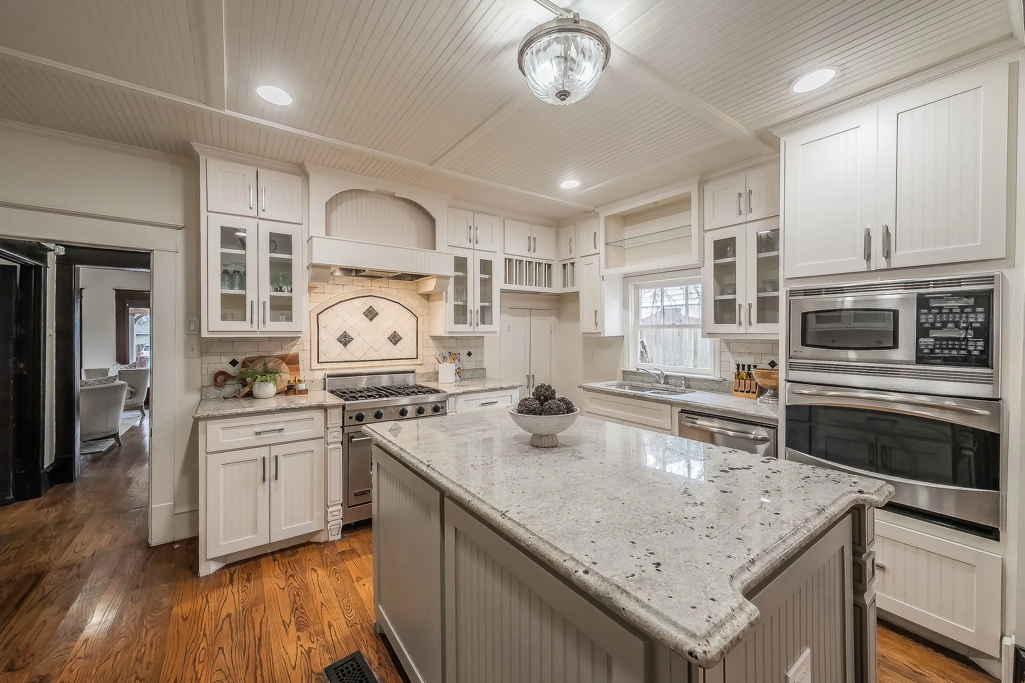 Single Family Residence For Sale in Collin County , 811 N Church Street, Mc Kinney, Texas 75069, 4 Bedroom, 5 Bathroom, 2 Garage spaces, 3,525 Sqft, built in 1920, mls#21195227, Real Estate Agent in Mc Kinney, Homes For Sale in Collin county, Homes For Sale in Mc Kinney, Realtor in Mc Kinney Texas, Real Estate Brokerage Independent Realty Texas, Luminita Cordes Realtor