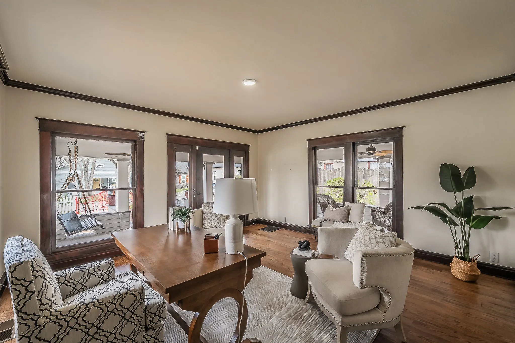 Single Family Residence For Sale in Collin County , 811 N Church Street, Mc Kinney, Texas 75069, 4 Bedroom, 5 Bathroom, 2 Garage spaces, 3,525 Sqft, built in 1920, mls#21195227, Real Estate Agent in Mc Kinney, Homes For Sale in Collin county, Homes For Sale in Mc Kinney, Realtor in Mc Kinney Texas, Real Estate Brokerage Independent Realty Texas, Luminita Cordes Realtor
