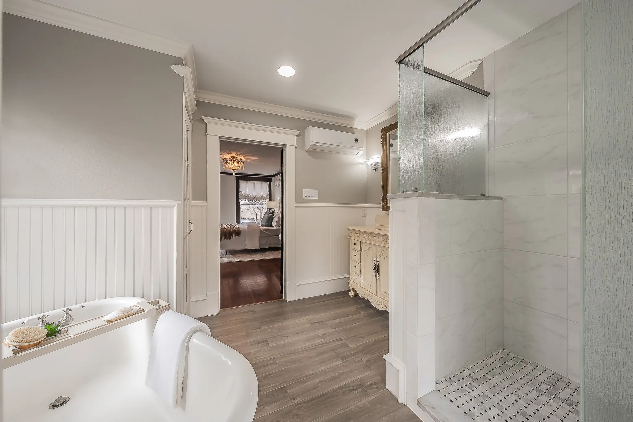 Single Family Residence For Sale in Collin County , 811 N Church Street, Mc Kinney, Texas 75069, 4 Bedroom, 5 Bathroom, 2 Garage spaces, 3,525 Sqft, built in 1920, mls#21195227, Real Estate Agent in Mc Kinney, Homes For Sale in Collin county, Homes For Sale in Mc Kinney, Realtor in Mc Kinney Texas, Real Estate Brokerage Independent Realty Texas, Luminita Cordes Realtor