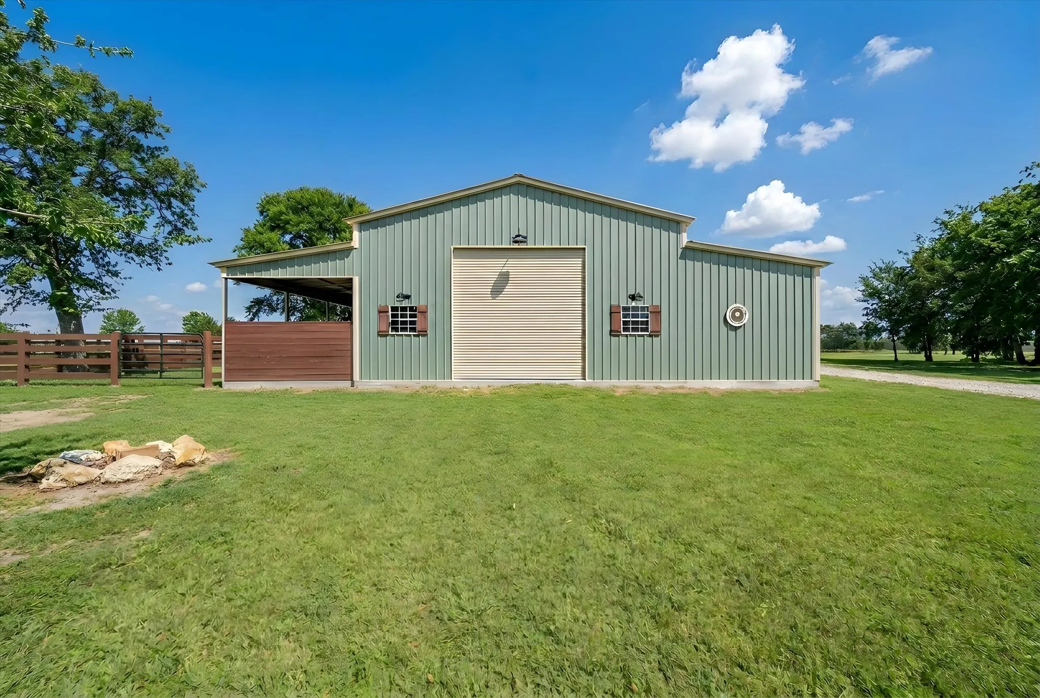 Single Family Residence For Sale in Navarro County , 381 County Road 3050, Purdon, Texas 76679, 3 Bedroom, 2 Bathroom, 6 Garage spaces, 1,179 Sqft, built in 2020, mls#21201063, Real Estate Agent in Purdon, Homes For Sale in Navarro county, Homes For Sale in Purdon, Realtor in Purdon Texas, Real Estate Brokerage Independent Realty Texas, Luminita Cordes Realtor