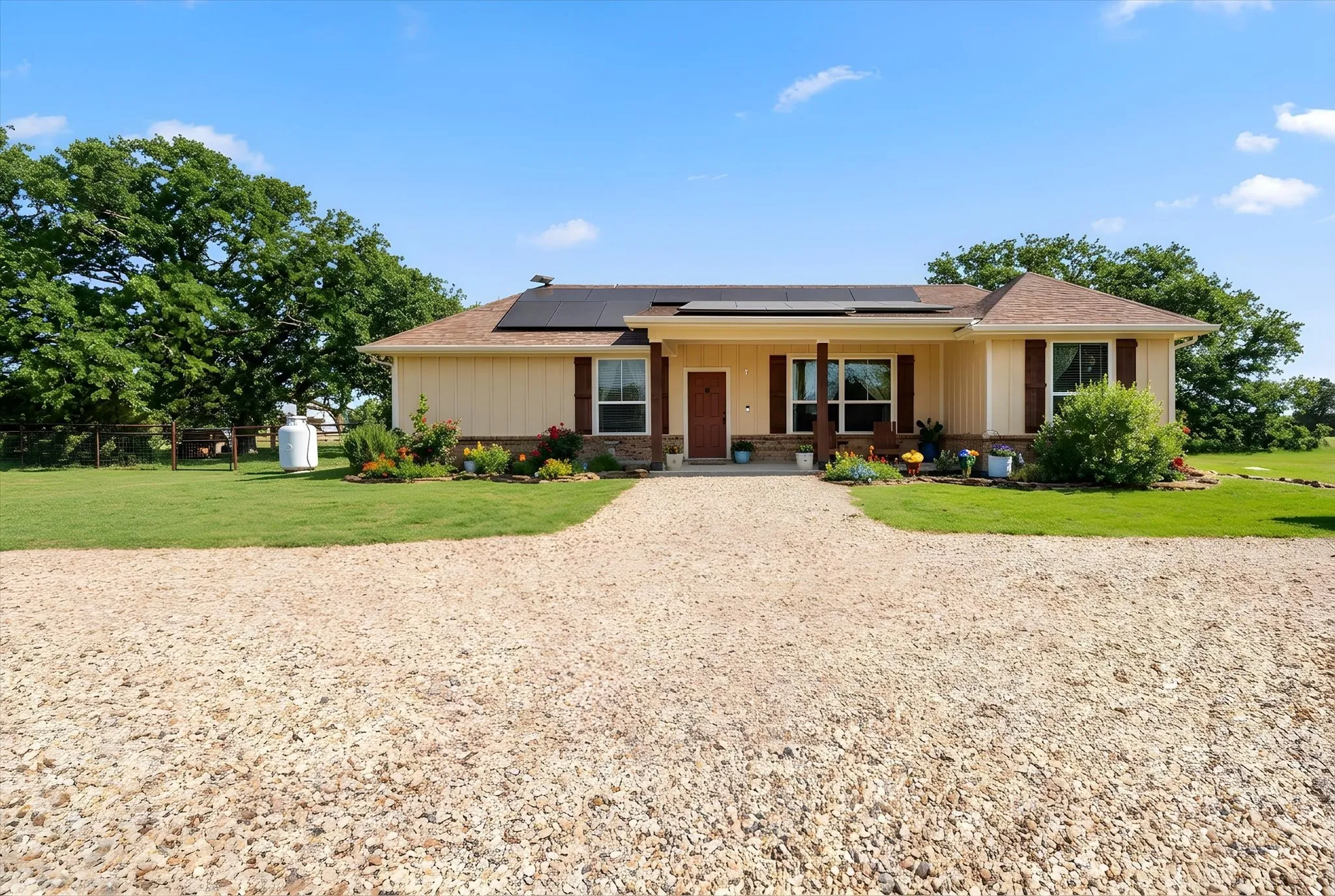 Single Family Residence For Sale in Navarro County , 381 County Road 3050, Purdon, Texas 76679, 3 Bedroom, 2 Bathroom, 6 Garage spaces, 1,179 Sqft, built in 2020, mls#21201063, Real Estate Agent in Purdon, Homes For Sale in Navarro county, Homes For Sale in Purdon, Realtor in Purdon Texas, Real Estate Brokerage Independent Realty Texas, Luminita Cordes Realtor