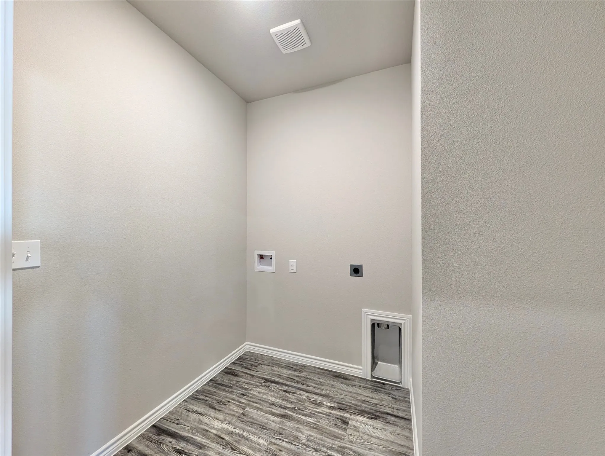 Single Family Residence For Sale in Henderson County , 300 Rike Road, Mabank, Texas 75147, 3 Bedroom, 2 Bathroom, Garage spaces, 1,677 Sqft, built in 2025, Preowned, mls#21201120, Real Estate Agent in Mabank, Homes For Sale in Henderson county, Homes For Sale in Mabank, Realtor in Mabank Texas, Real Estate Brokerage Independent Realty Texas, Luminita Cordes Realtor