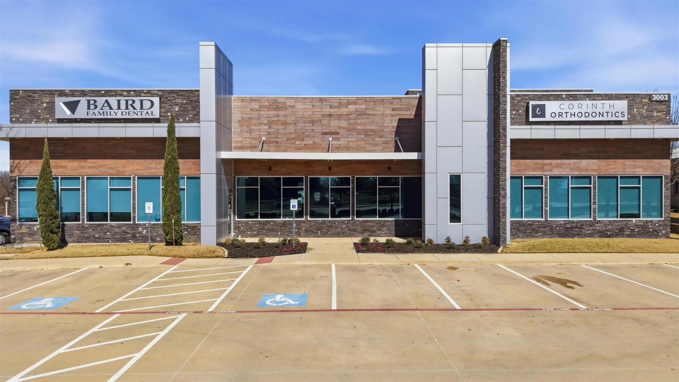 View of commercial location with uncovered parking