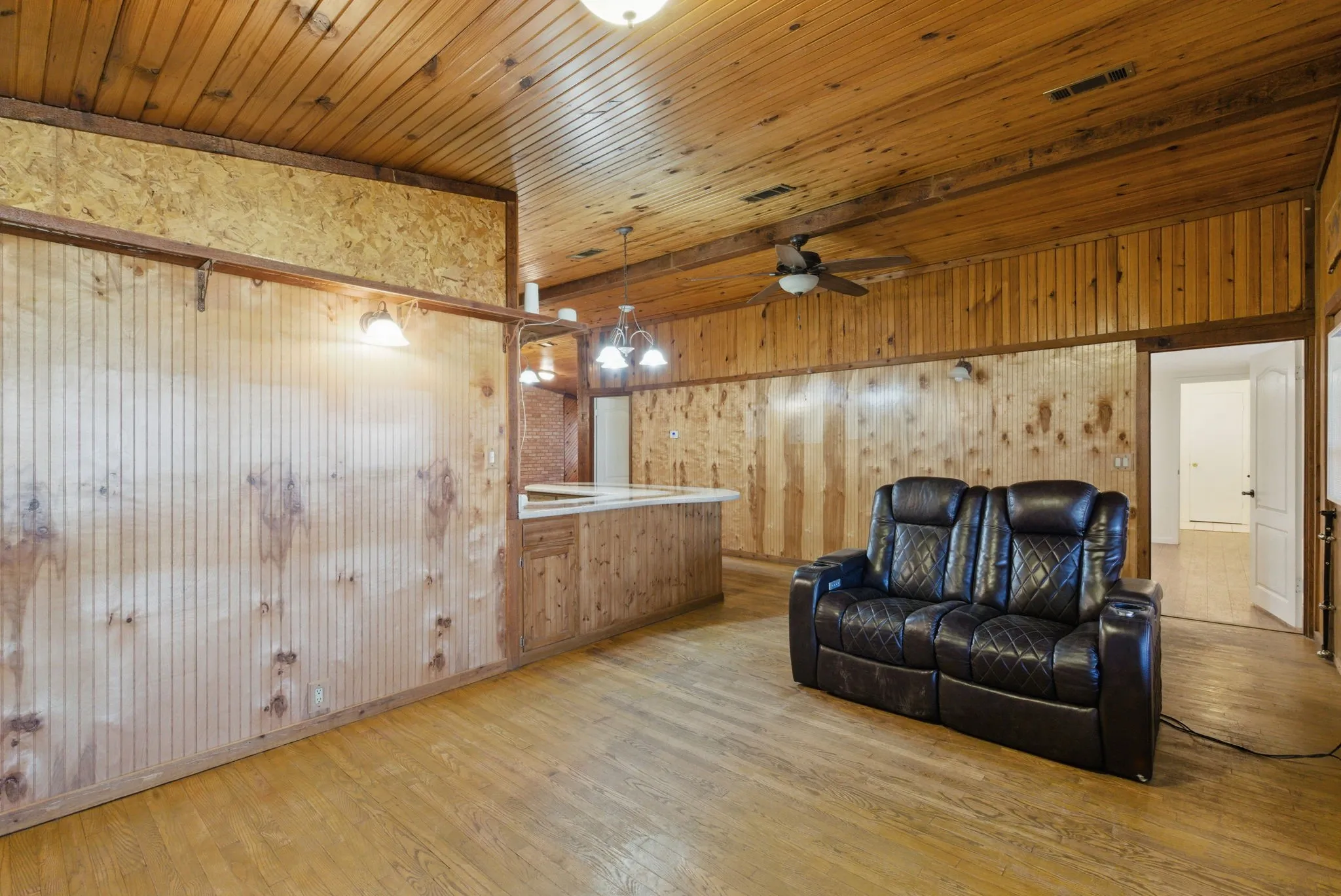 Single Family Residence For Sale in Eastland County , 215 County Road 564, Eastland, Texas 76448, 3 Bedroom, 4 Bathroom, 2 Garage spaces, 2,862 Sqft, built in 1980, Price $365,000, mls#21200273, Real Estate Agent in Eastland, Homes For Sale in Eastland county, Homes For Sale in Eastland, Realtor in Eastland Texas, Real Estate Brokerage Independent Realty Texas, Luminita Cordes Realtor