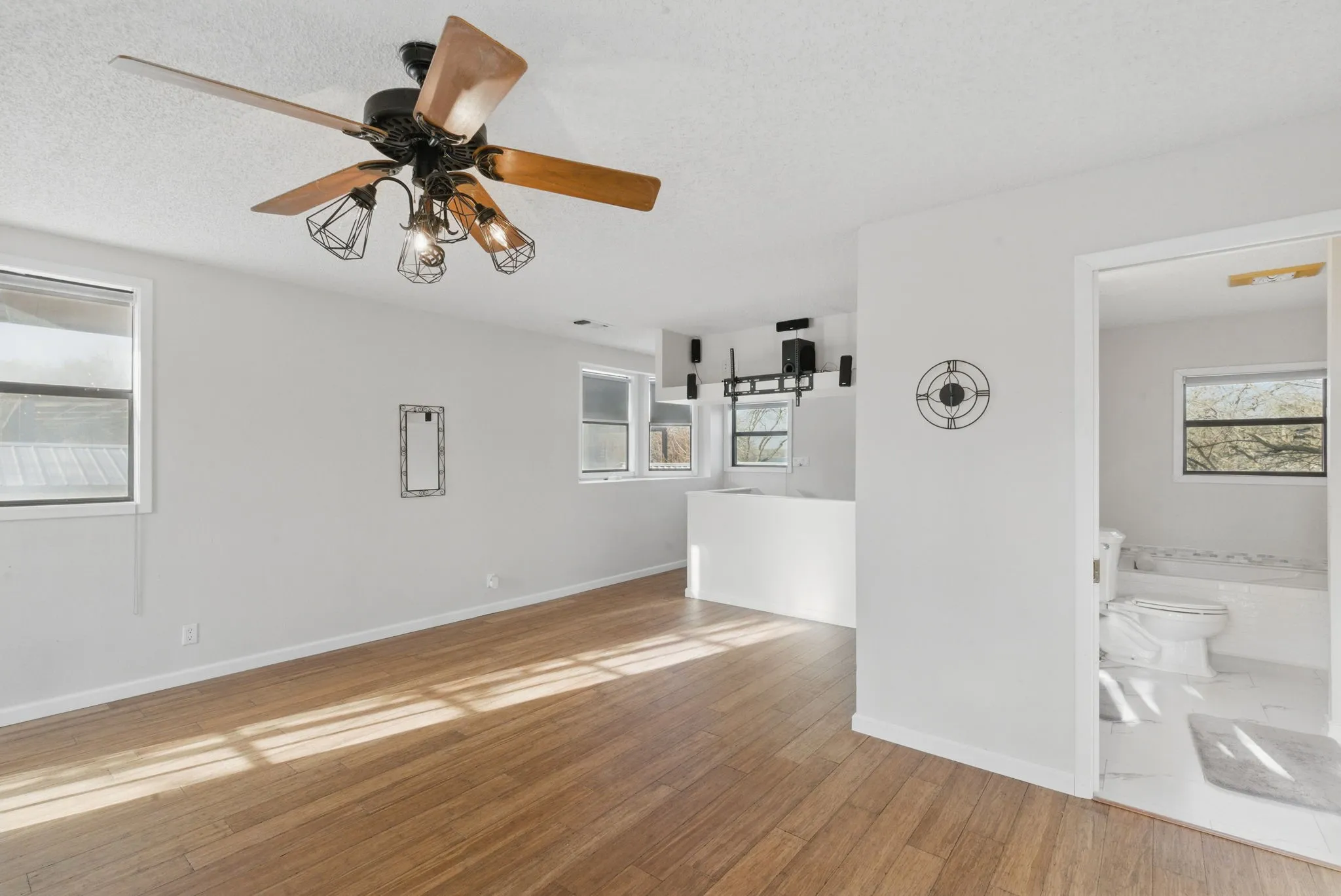 Single Family Residence For Sale in Eastland County , 215 County Road 564, Eastland, Texas 76448, 3 Bedroom, 4 Bathroom, 2 Garage spaces, 2,862 Sqft, built in 1980, Price $365,000, mls#21200273, Real Estate Agent in Eastland, Homes For Sale in Eastland county, Homes For Sale in Eastland, Realtor in Eastland Texas, Real Estate Brokerage Independent Realty Texas, Luminita Cordes Realtor