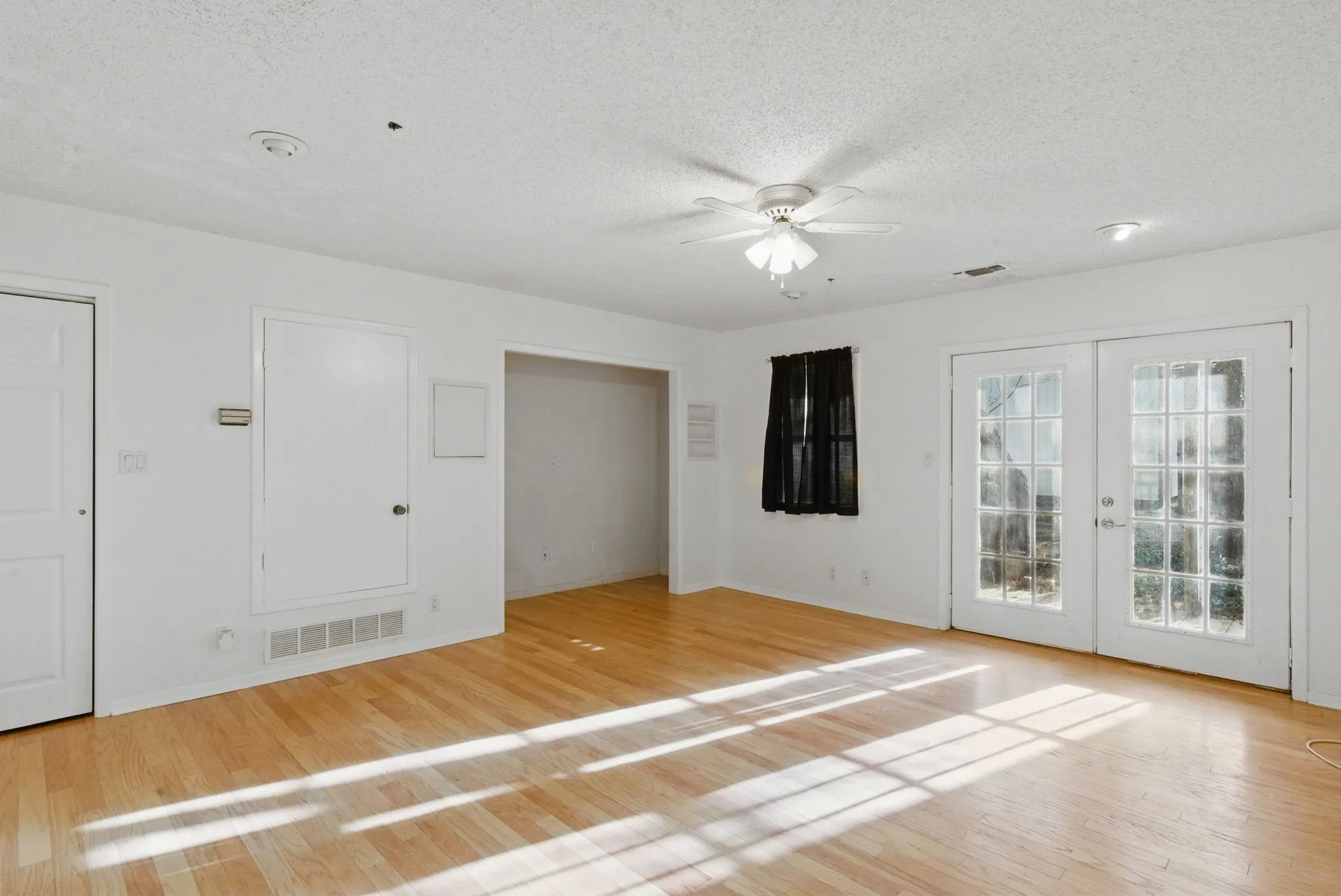 Single Family Residence For Sale in Eastland County , 215 County Road 564, Eastland, Texas 76448, 3 Bedroom, 4 Bathroom, 2 Garage spaces, 2,862 Sqft, built in 1980, Price $365,000, mls#21200273, Real Estate Agent in Eastland, Homes For Sale in Eastland county, Homes For Sale in Eastland, Realtor in Eastland Texas, Real Estate Brokerage Independent Realty Texas, Luminita Cordes Realtor