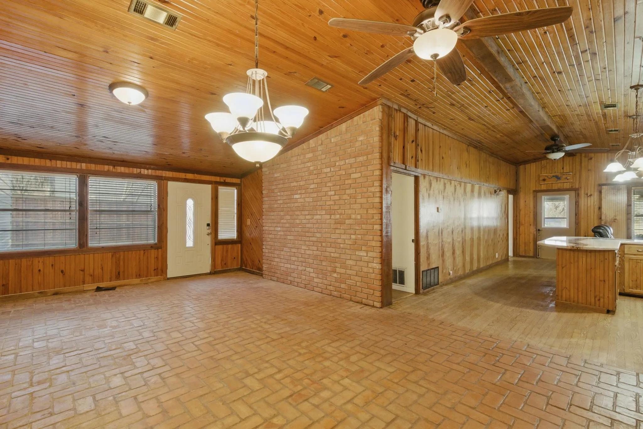 Single Family Residence For Sale in Eastland County , 215 County Road 564, Eastland, Texas 76448, 3 Bedroom, 4 Bathroom, 2 Garage spaces, 2,862 Sqft, built in 1980, Price $365,000, mls#21200273, Real Estate Agent in Eastland, Homes For Sale in Eastland county, Homes For Sale in Eastland, Realtor in Eastland Texas, Real Estate Brokerage Independent Realty Texas, Luminita Cordes Realtor