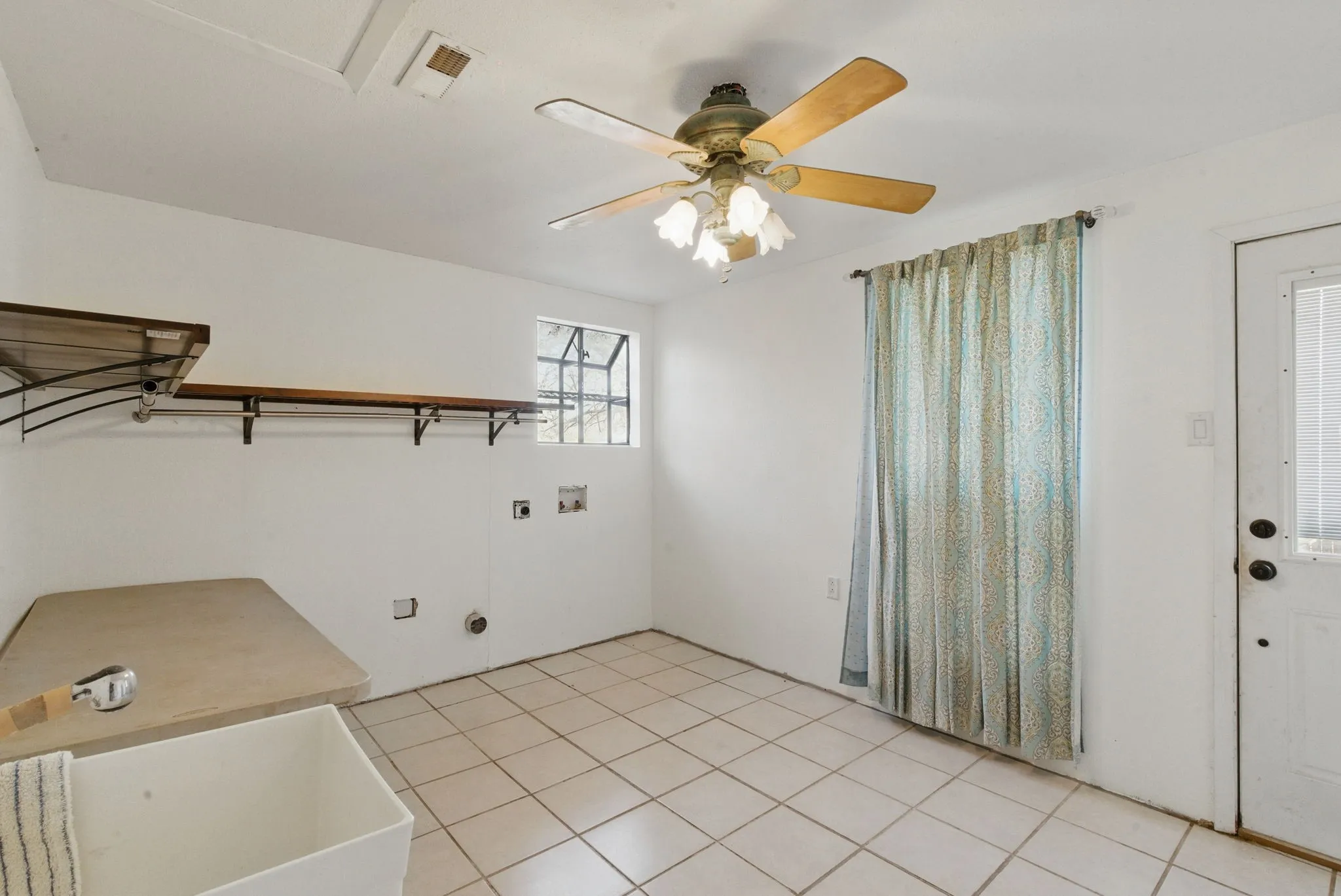 Single Family Residence For Sale in Eastland County , 215 County Road 564, Eastland, Texas 76448, 3 Bedroom, 4 Bathroom, 2 Garage spaces, 2,862 Sqft, built in 1980, Price $365,000, mls#21200273, Real Estate Agent in Eastland, Homes For Sale in Eastland county, Homes For Sale in Eastland, Realtor in Eastland Texas, Real Estate Brokerage Independent Realty Texas, Luminita Cordes Realtor