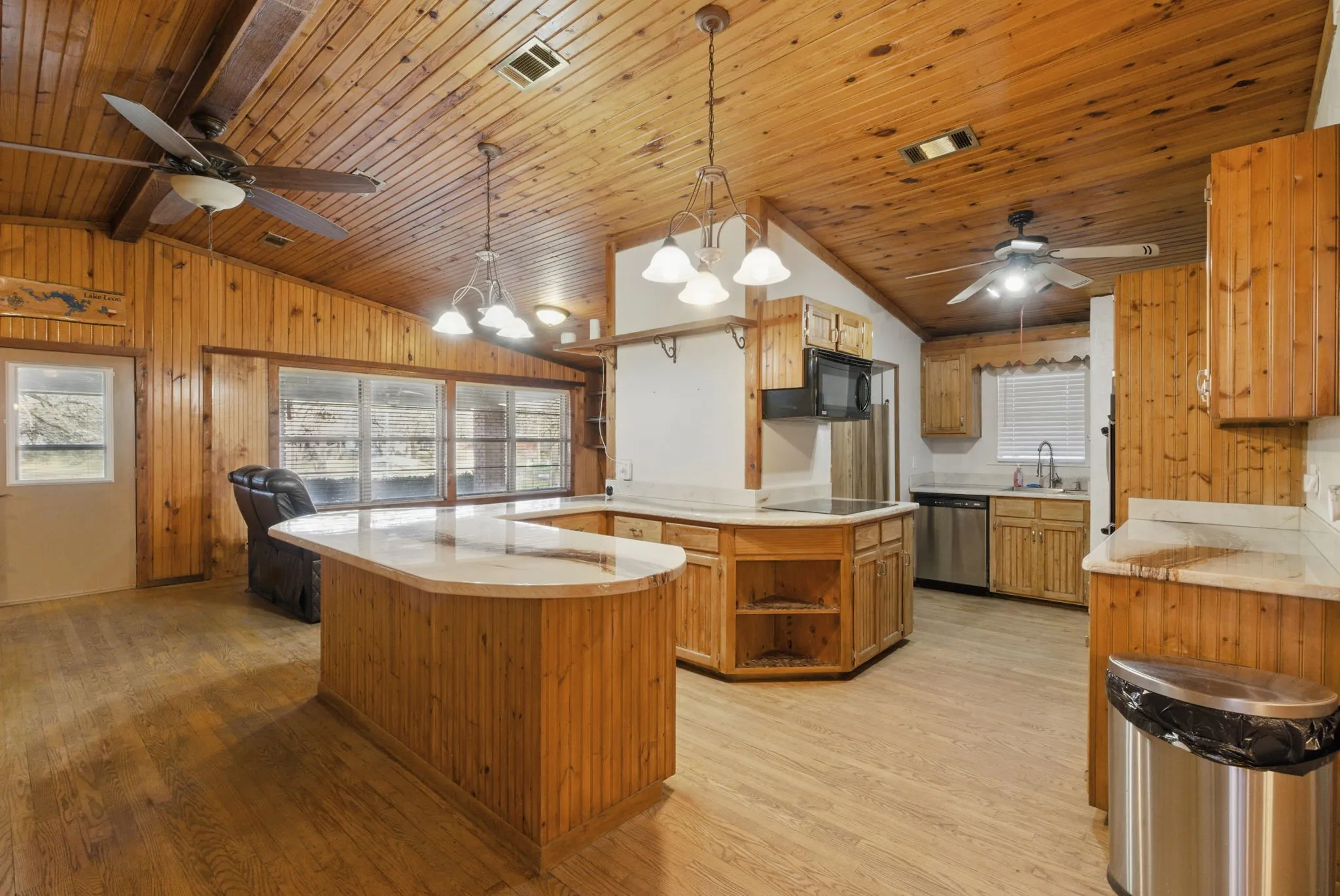 Single Family Residence For Sale in Eastland County , 215 County Road 564, Eastland, Texas 76448, 3 Bedroom, 4 Bathroom, 2 Garage spaces, 2,862 Sqft, built in 1980, Price $365,000, mls#21200273, Real Estate Agent in Eastland, Homes For Sale in Eastland county, Homes For Sale in Eastland, Realtor in Eastland Texas, Real Estate Brokerage Independent Realty Texas, Luminita Cordes Realtor