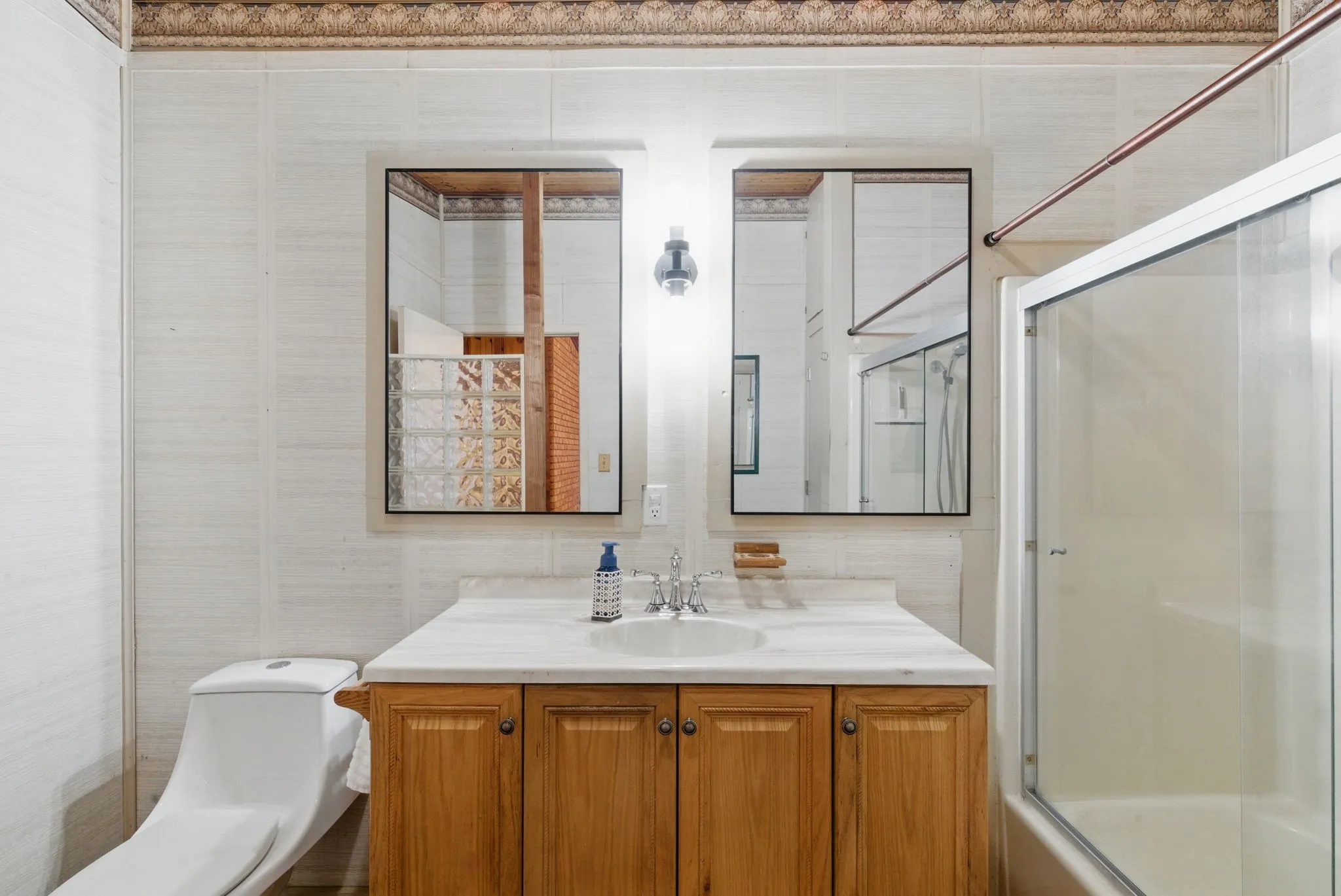 Single Family Residence For Sale in Eastland County , 215 County Road 564, Eastland, Texas 76448, 3 Bedroom, 4 Bathroom, 2 Garage spaces, 2,862 Sqft, built in 1980, Price $365,000, mls#21200273, Real Estate Agent in Eastland, Homes For Sale in Eastland county, Homes For Sale in Eastland, Realtor in Eastland Texas, Real Estate Brokerage Independent Realty Texas, Luminita Cordes Realtor