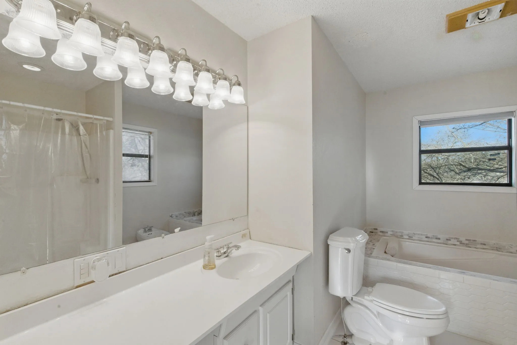 Single Family Residence For Sale in Eastland County , 215 County Road 564, Eastland, Texas 76448, 3 Bedroom, 4 Bathroom, 2 Garage spaces, 2,862 Sqft, built in 1980, Price $365,000, mls#21200273, Real Estate Agent in Eastland, Homes For Sale in Eastland county, Homes For Sale in Eastland, Realtor in Eastland Texas, Real Estate Brokerage Independent Realty Texas, Luminita Cordes Realtor