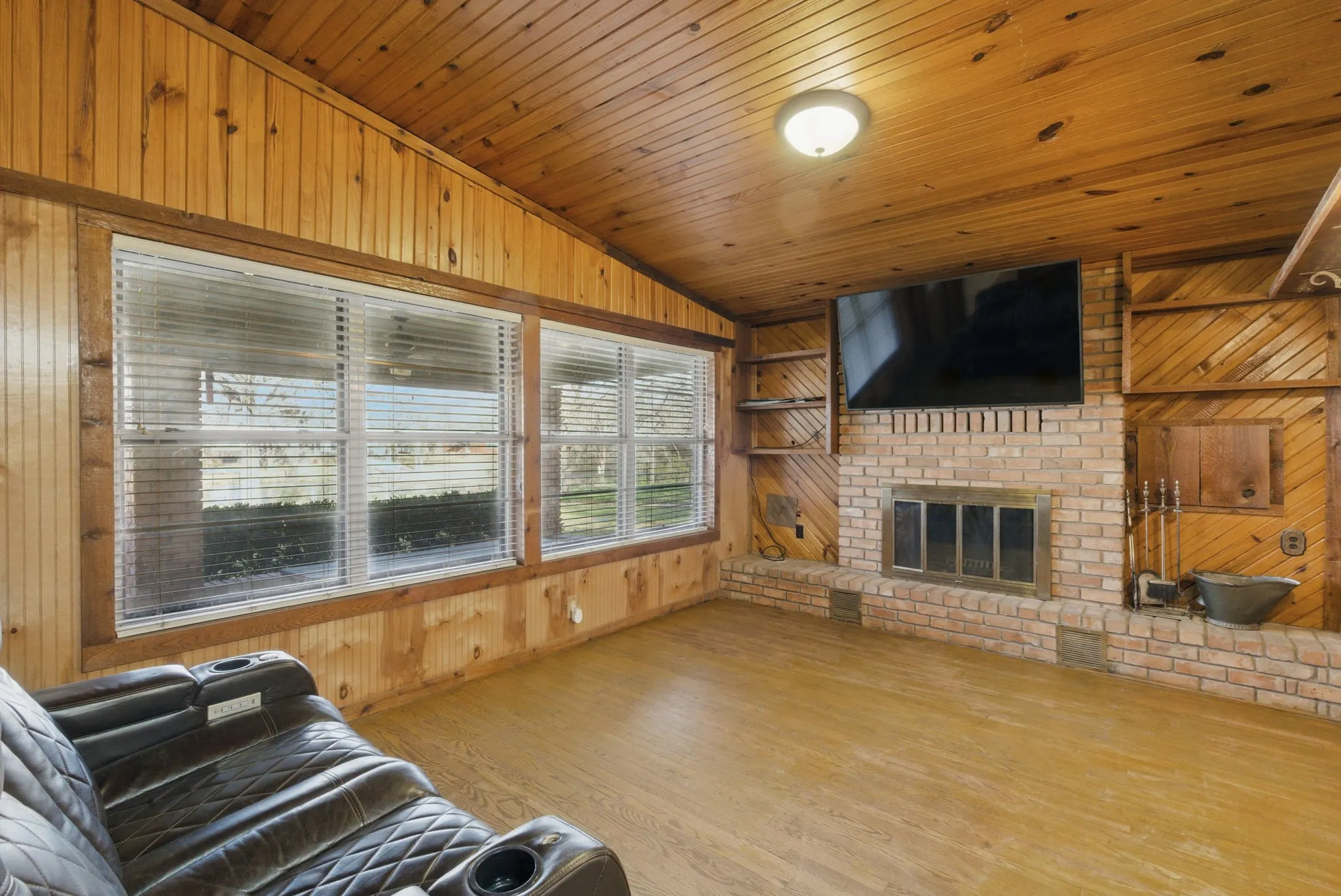 Single Family Residence For Sale in Eastland County , 215 County Road 564, Eastland, Texas 76448, 3 Bedroom, 4 Bathroom, 2 Garage spaces, 2,862 Sqft, built in 1980, Price $365,000, mls#21200273, Real Estate Agent in Eastland, Homes For Sale in Eastland county, Homes For Sale in Eastland, Realtor in Eastland Texas, Real Estate Brokerage Independent Realty Texas, Luminita Cordes Realtor