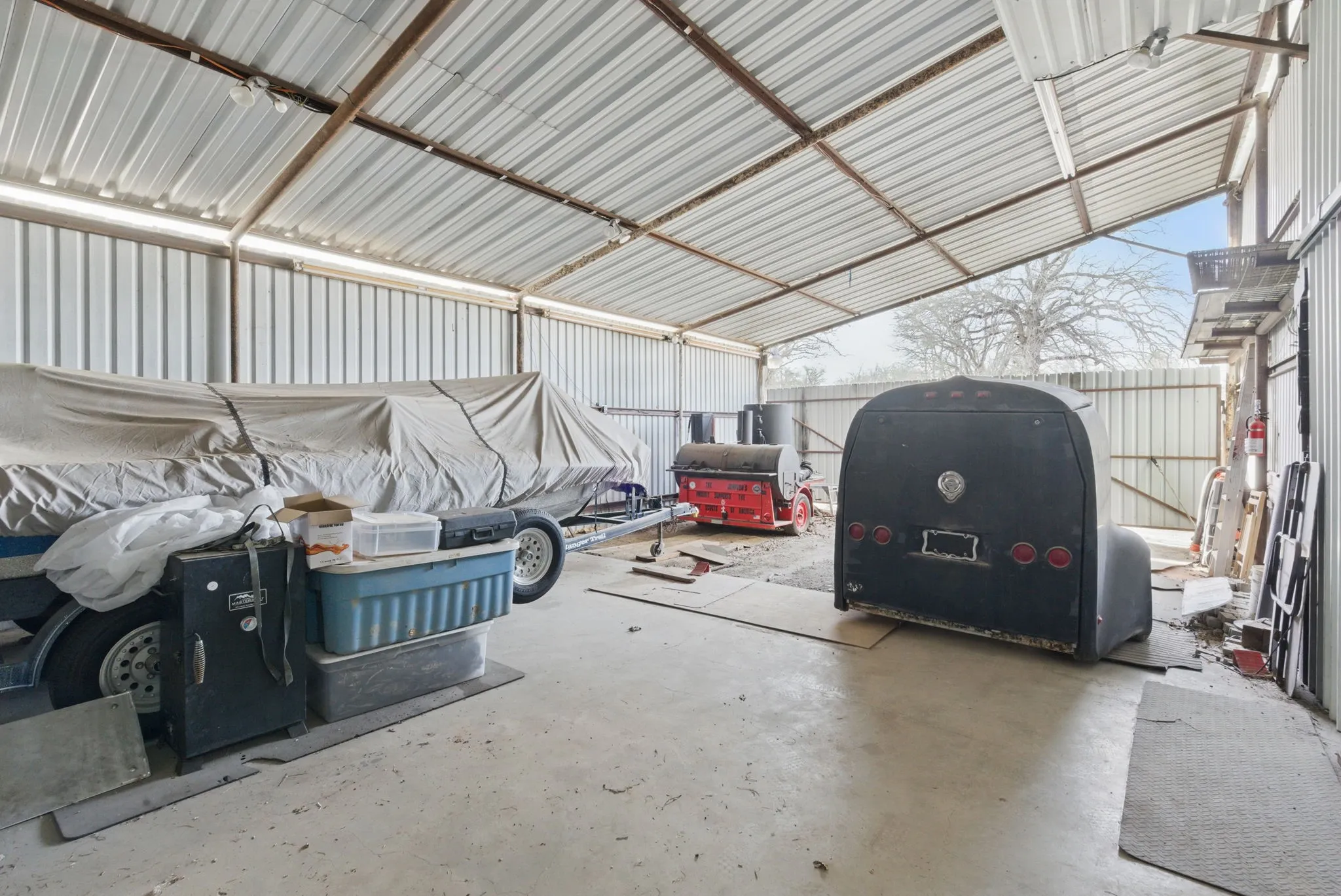 Single Family Residence For Sale in Eastland County , 215 County Road 564, Eastland, Texas 76448, 3 Bedroom, 4 Bathroom, 2 Garage spaces, 2,862 Sqft, built in 1980, Price $365,000, mls#21200273, Real Estate Agent in Eastland, Homes For Sale in Eastland county, Homes For Sale in Eastland, Realtor in Eastland Texas, Real Estate Brokerage Independent Realty Texas, Luminita Cordes Realtor