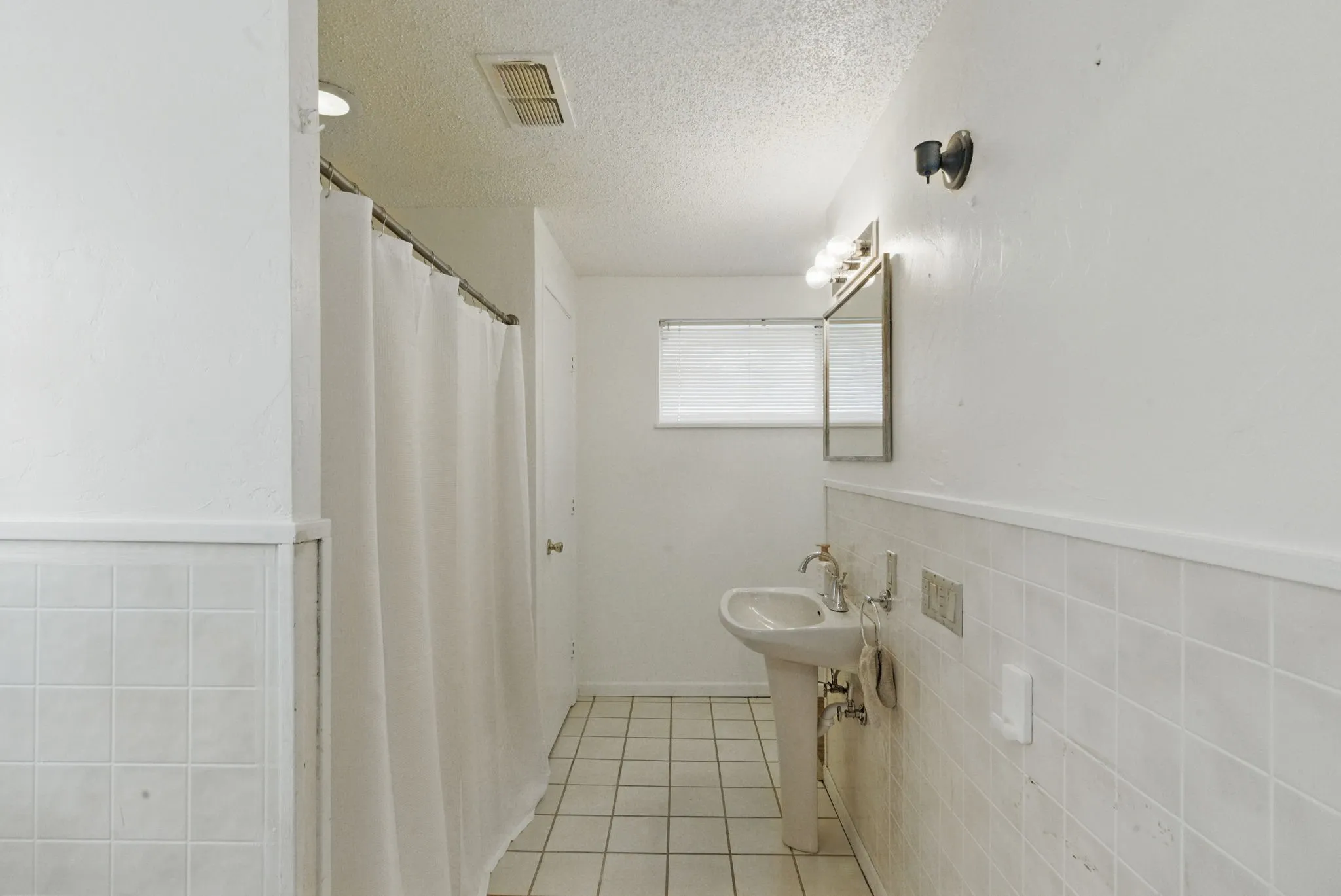 Single Family Residence For Sale in Eastland County , 215 County Road 564, Eastland, Texas 76448, 3 Bedroom, 4 Bathroom, 2 Garage spaces, 2,862 Sqft, built in 1980, Price $365,000, mls#21200273, Real Estate Agent in Eastland, Homes For Sale in Eastland county, Homes For Sale in Eastland, Realtor in Eastland Texas, Real Estate Brokerage Independent Realty Texas, Luminita Cordes Realtor