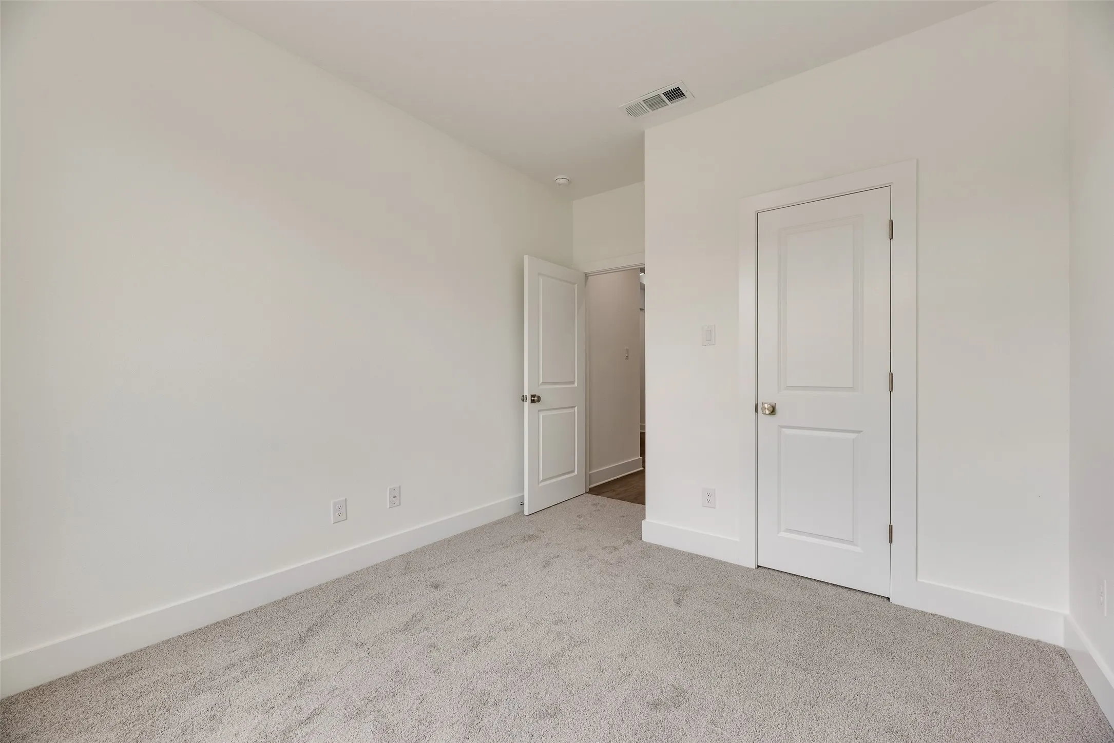 Single Family Residence For Sale in Dallas County , 2511 Lea Crest Drive, Dallas, Texas 75216, 4 Bedroom, 2 Bathroom, 2 Garage spaces, 1,632 Sqft, built in 2026, New Construction - Complete, mls#21195681, Real Estate Agent in Dallas, Homes For Sale in Dallas county, Homes For Sale in Dallas, Realtor in Dallas Texas, Real Estate Brokerage Independent Realty Texas, Luminita Cordes Realtor