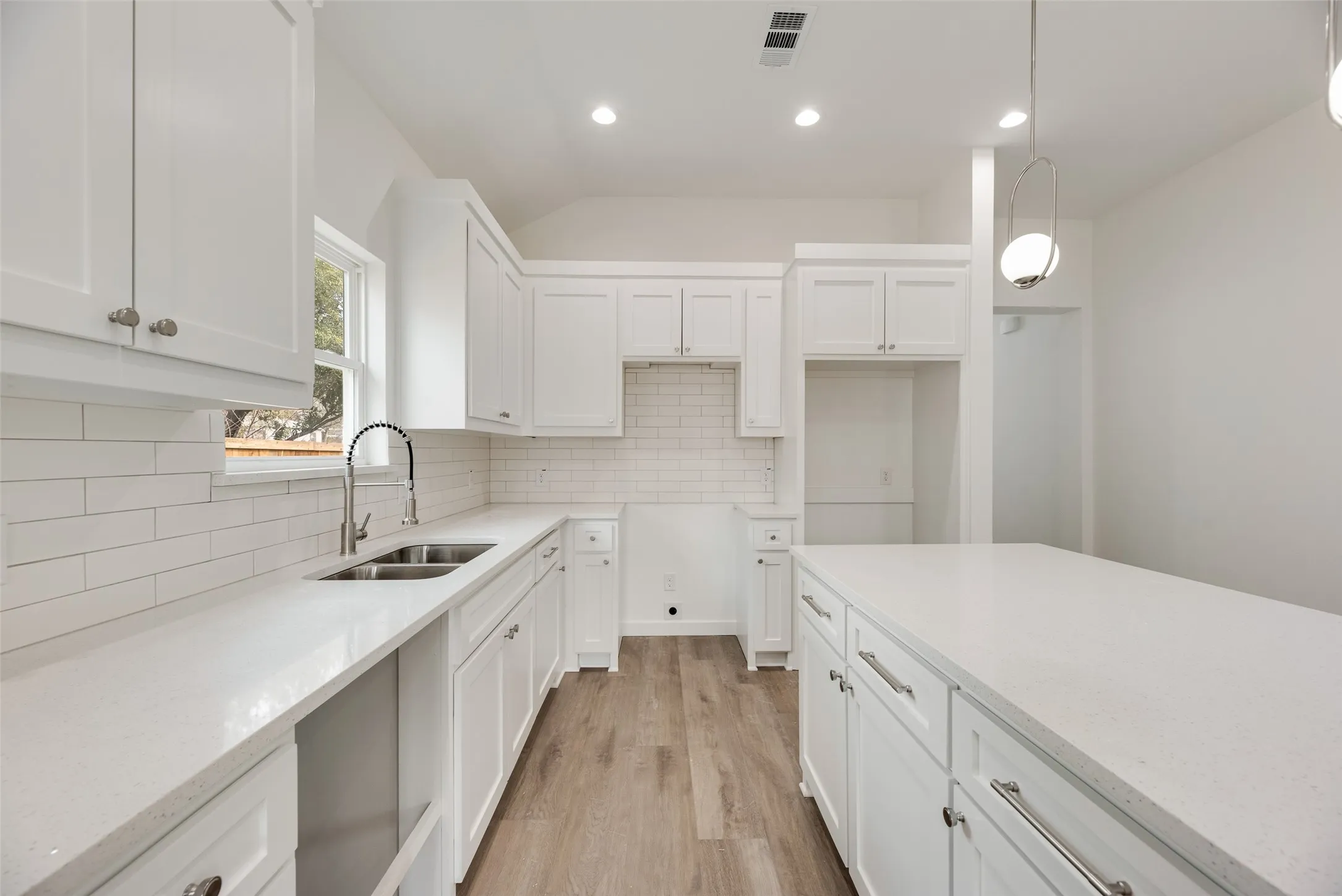Single Family Residence For Sale in Dallas County , 2511 Lea Crest Drive, Dallas, Texas 75216, 4 Bedroom, 2 Bathroom, 2 Garage spaces, 1,632 Sqft, built in 2026, New Construction - Complete, mls#21195681, Real Estate Agent in Dallas, Homes For Sale in Dallas county, Homes For Sale in Dallas, Realtor in Dallas Texas, Real Estate Brokerage Independent Realty Texas, Luminita Cordes Realtor