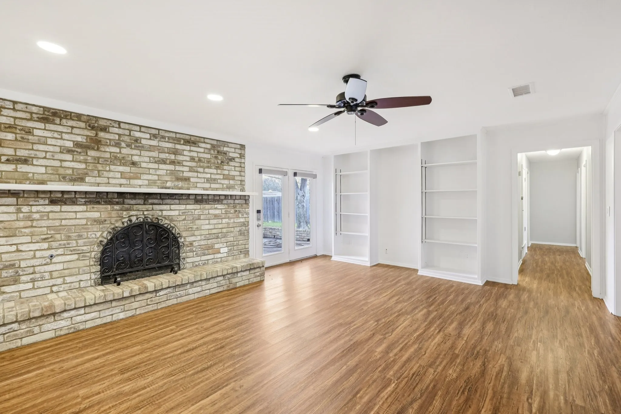 Single Family Residence For Sale in Collin County , 3005 Natalie Drive, Plano, Texas 75074, 3 Bedroom, 2 Bathroom, 2 Garage spaces, 2,227 Sqft, built in 1967, Preowned, mls#21195804, Real Estate Agent in Plano, Homes For Sale in Collin county, Homes For Sale in Plano, Realtor in Plano Texas, Real Estate Brokerage Independent Realty Texas, Luminita Cordes Realtor