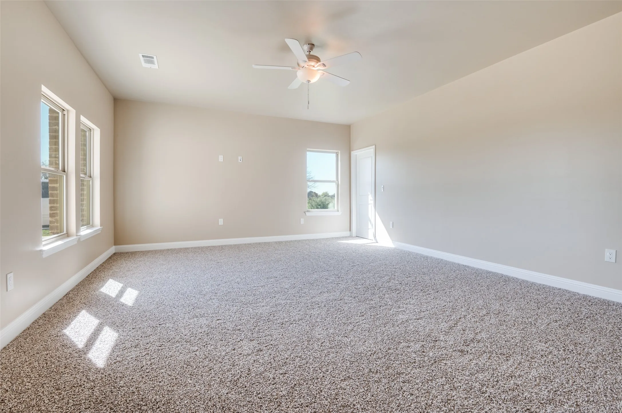 Single Family Residence For Sale in Ellis County , 760 Alysa Lane, Waxahachie, Texas 75167, 5 Bedroom, 5 Bathroom, 2 Garage spaces, 4,891 Sqft, built in 2022, mls#21198668, Real Estate Agent in Waxahachie, Homes For Sale in Ellis county, Homes For Sale in Waxahachie, Realtor in Waxahachie Texas, Real Estate Brokerage Independent Realty Texas, Luminita Cordes Realtor