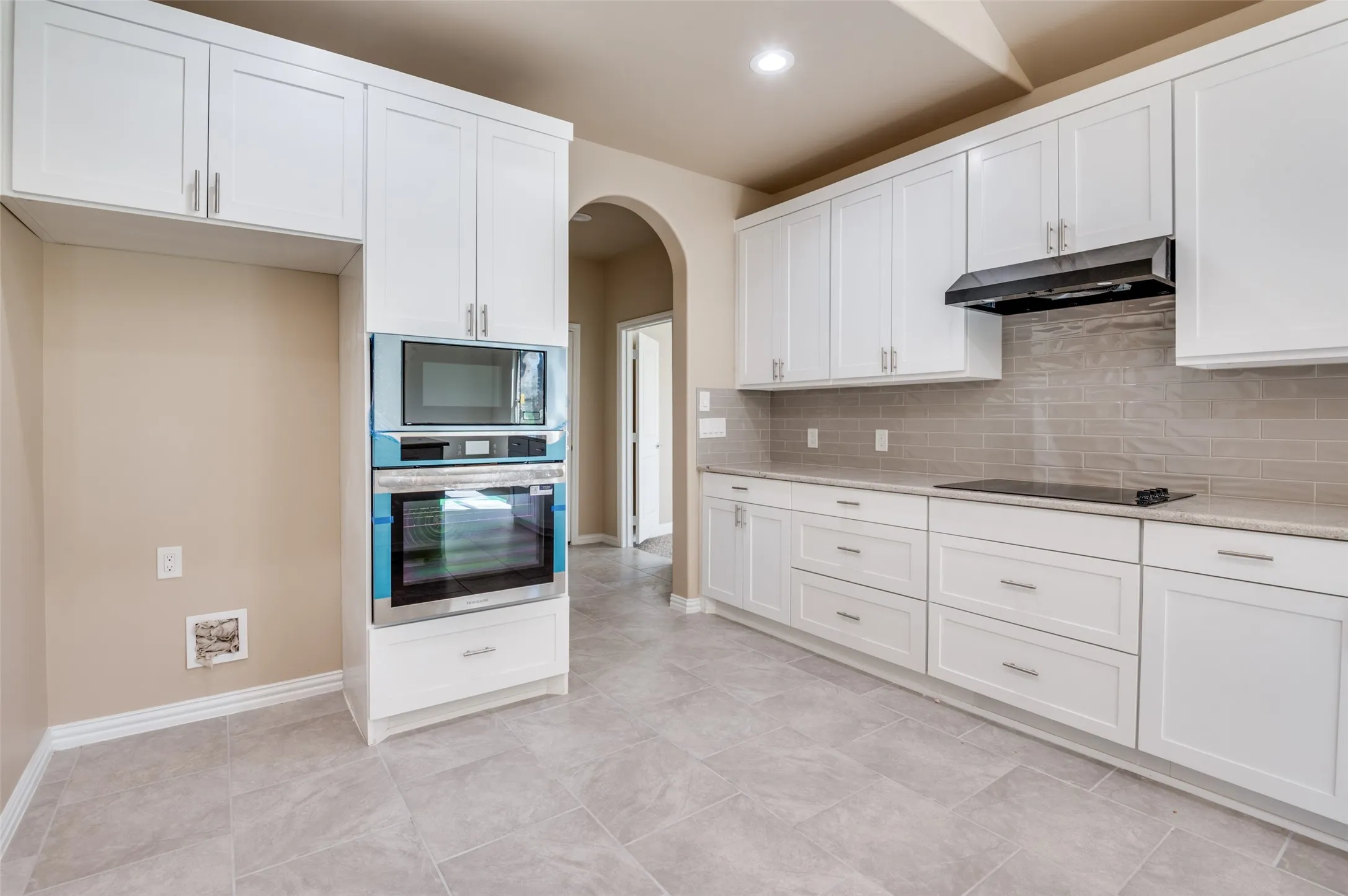Single Family Residence For Sale in Ellis County , 760 Alysa Lane, Waxahachie, Texas 75167, 5 Bedroom, 5 Bathroom, 2 Garage spaces, 4,891 Sqft, built in 2022, mls#21198668, Real Estate Agent in Waxahachie, Homes For Sale in Ellis county, Homes For Sale in Waxahachie, Realtor in Waxahachie Texas, Real Estate Brokerage Independent Realty Texas, Luminita Cordes Realtor