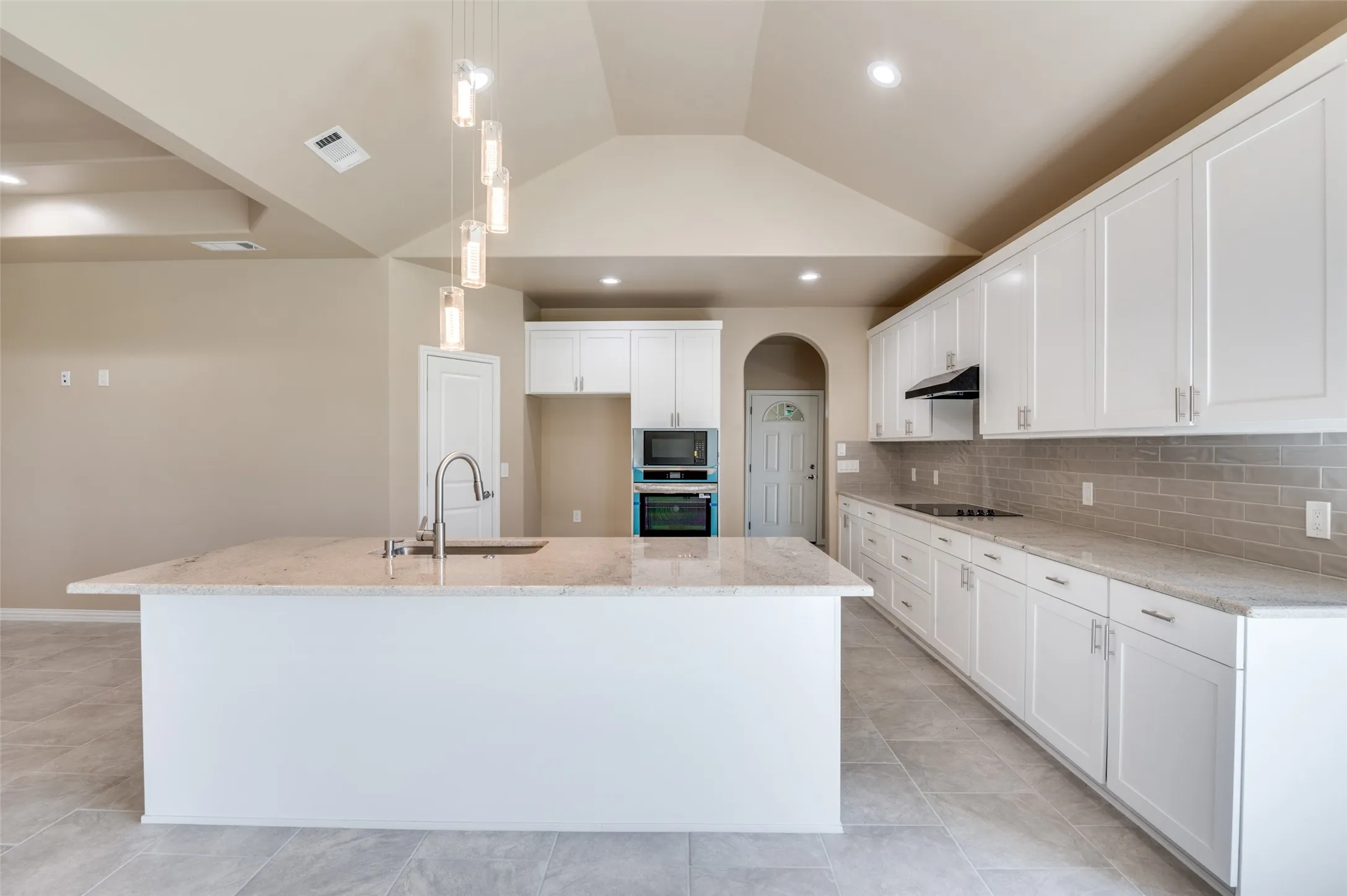 Single Family Residence For Sale in Ellis County , 760 Alysa Lane, Waxahachie, Texas 75167, 5 Bedroom, 5 Bathroom, 2 Garage spaces, 4,891 Sqft, built in 2022, mls#21198668, Real Estate Agent in Waxahachie, Homes For Sale in Ellis county, Homes For Sale in Waxahachie, Realtor in Waxahachie Texas, Real Estate Brokerage Independent Realty Texas, Luminita Cordes Realtor