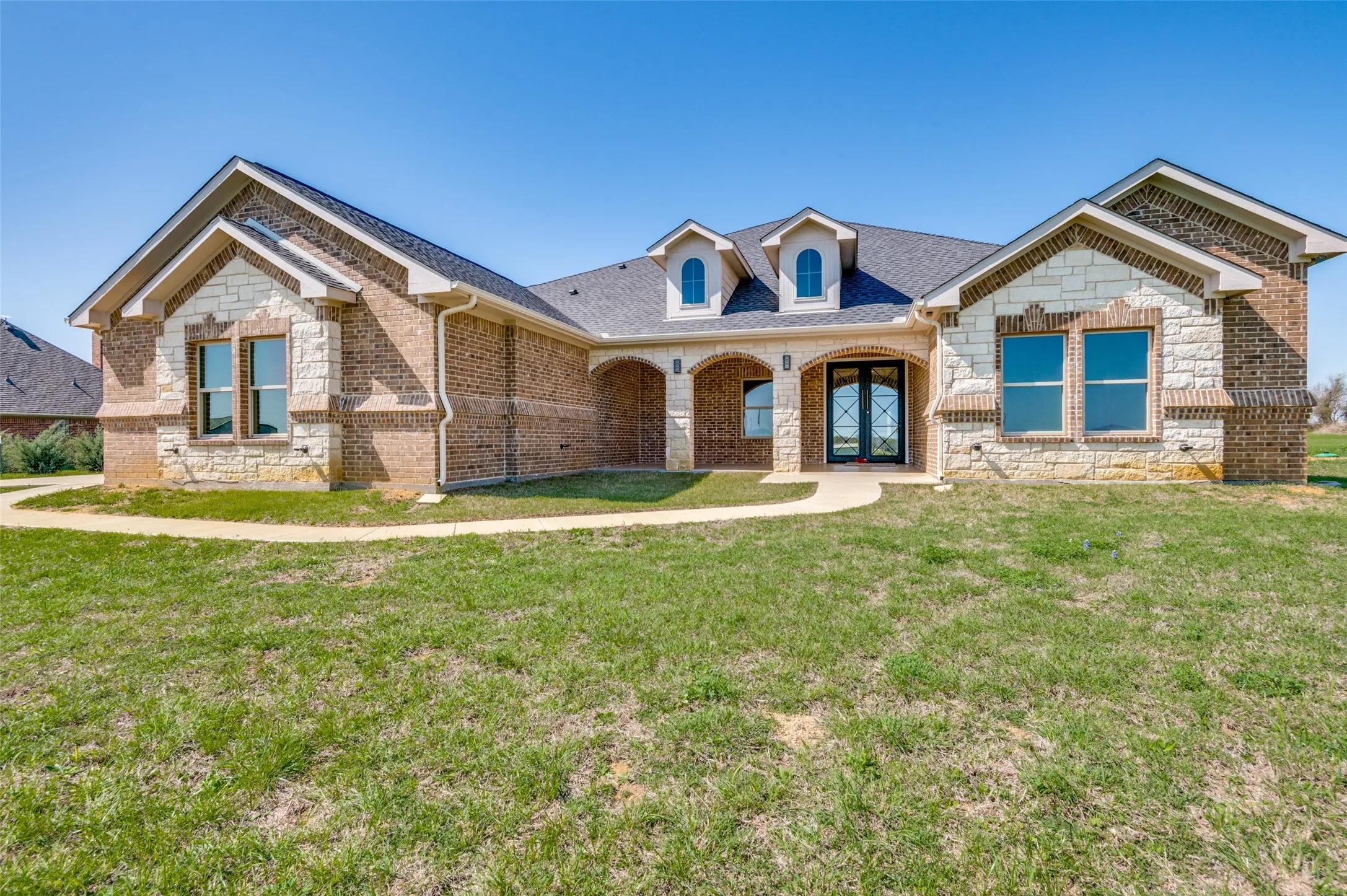 Single Family Residence For Sale in Ellis County , 760 Alysa Lane, Waxahachie, Texas 75167, 5 Bedroom, 5 Bathroom, 2 Garage spaces, 4,891 Sqft, built in 2022, mls#21198668, Real Estate Agent in Waxahachie, Homes For Sale in Ellis county, Homes For Sale in Waxahachie, Realtor in Waxahachie Texas, Real Estate Brokerage Independent Realty Texas, Luminita Cordes Realtor
