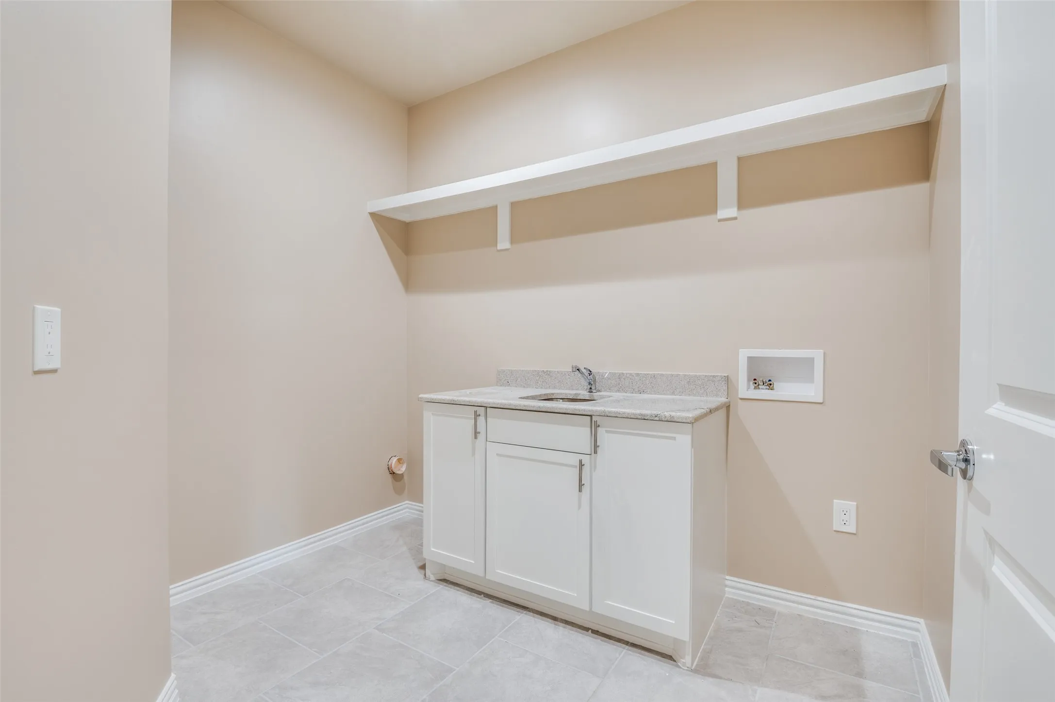 Single Family Residence For Sale in Ellis County , 760 Alysa Lane, Waxahachie, Texas 75167, 5 Bedroom, 5 Bathroom, 2 Garage spaces, 4,891 Sqft, built in 2022, mls#21198668, Real Estate Agent in Waxahachie, Homes For Sale in Ellis county, Homes For Sale in Waxahachie, Realtor in Waxahachie Texas, Real Estate Brokerage Independent Realty Texas, Luminita Cordes Realtor