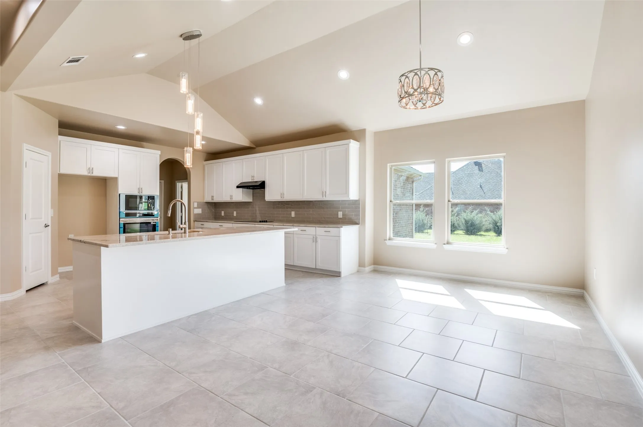 Single Family Residence For Sale in Ellis County , 760 Alysa Lane, Waxahachie, Texas 75167, 5 Bedroom, 5 Bathroom, 2 Garage spaces, 4,891 Sqft, built in 2022, mls#21198668, Real Estate Agent in Waxahachie, Homes For Sale in Ellis county, Homes For Sale in Waxahachie, Realtor in Waxahachie Texas, Real Estate Brokerage Independent Realty Texas, Luminita Cordes Realtor