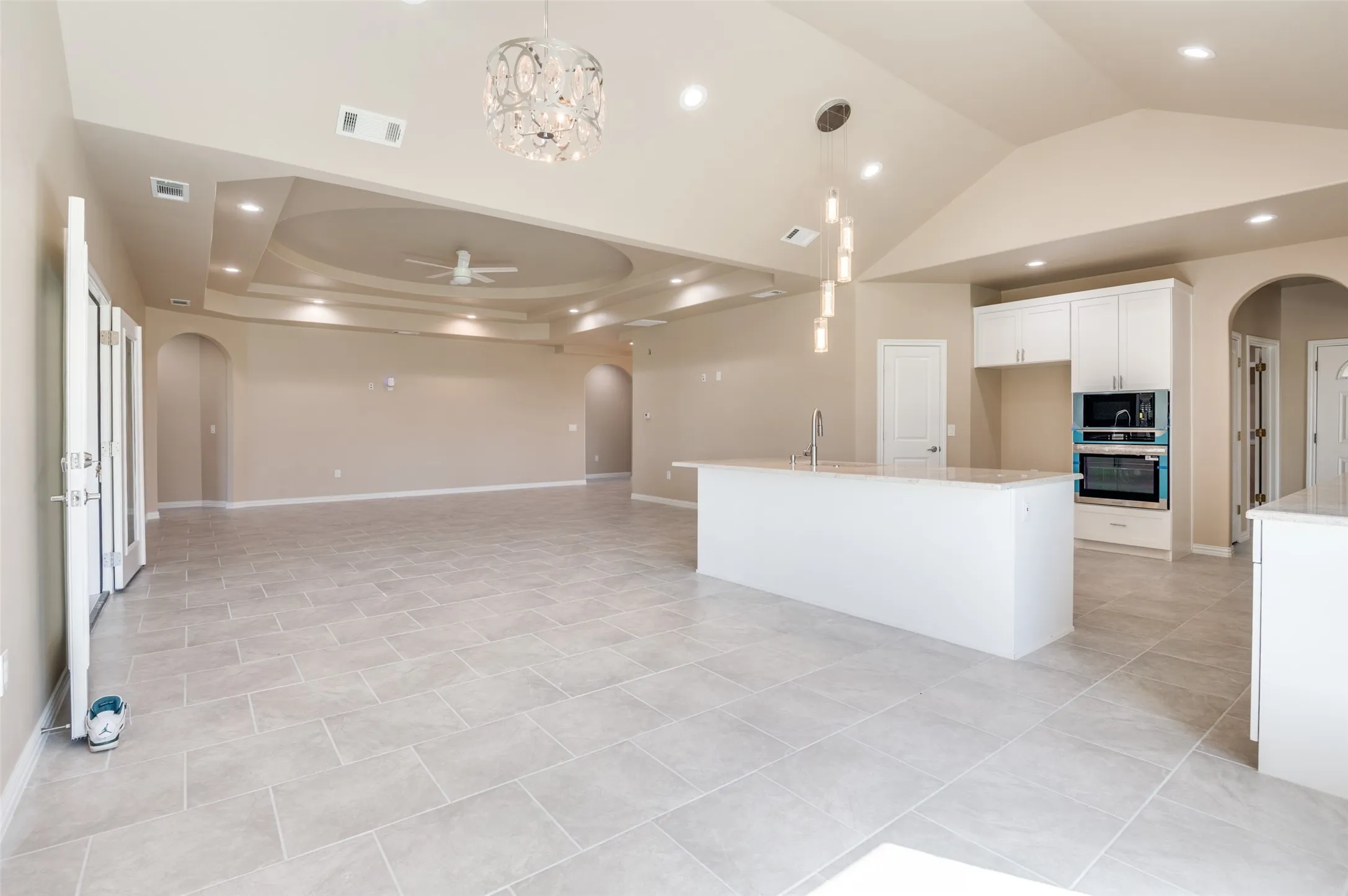 Single Family Residence For Sale in Ellis County , 760 Alysa Lane, Waxahachie, Texas 75167, 5 Bedroom, 5 Bathroom, 2 Garage spaces, 4,891 Sqft, built in 2022, mls#21198668, Real Estate Agent in Waxahachie, Homes For Sale in Ellis county, Homes For Sale in Waxahachie, Realtor in Waxahachie Texas, Real Estate Brokerage Independent Realty Texas, Luminita Cordes Realtor