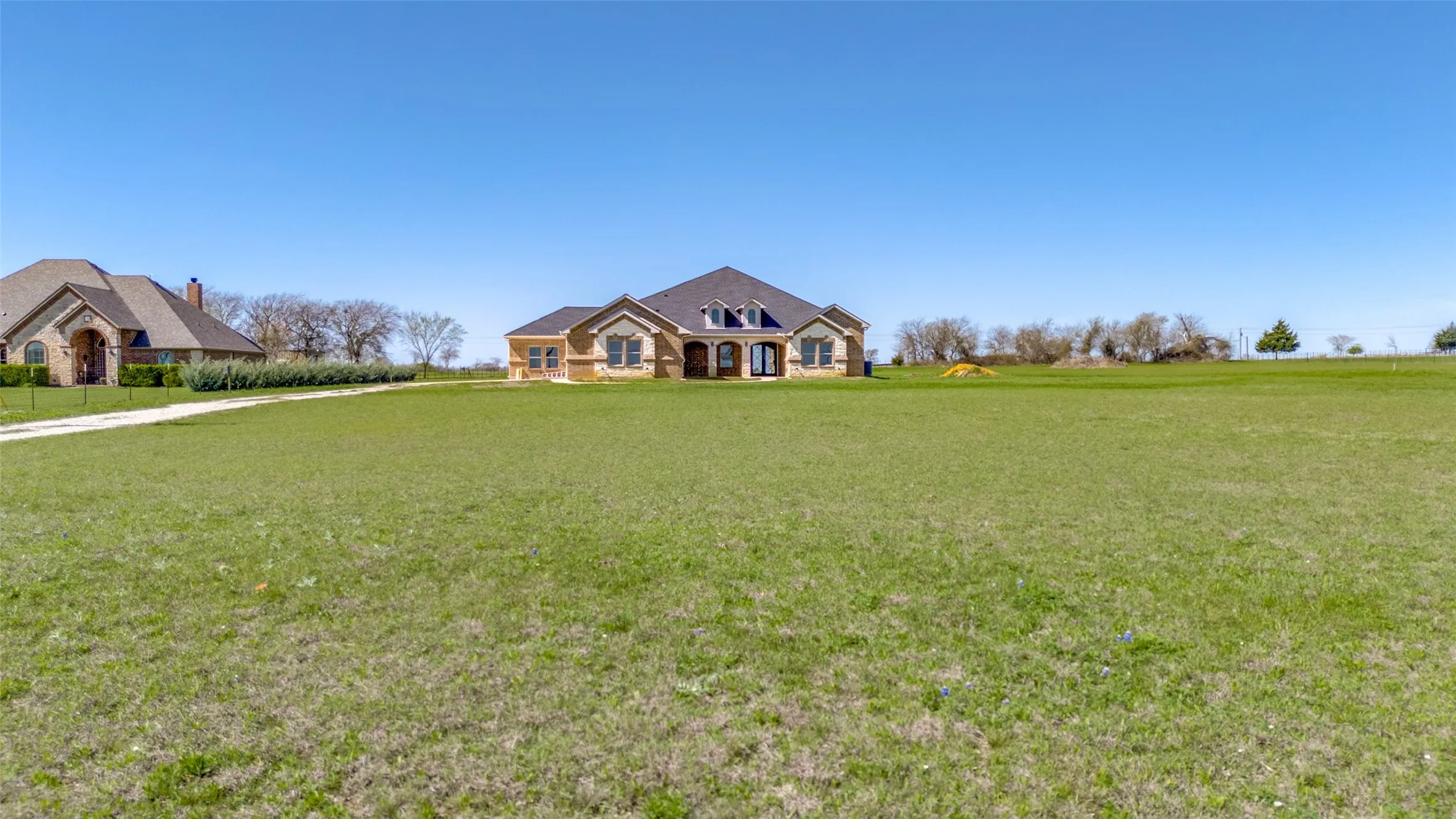 Single Family Residence For Sale in Ellis County , 760 Alysa Lane, Waxahachie, Texas 75167, 5 Bedroom, 5 Bathroom, 2 Garage spaces, 4,891 Sqft, built in 2022, mls#21198668, Real Estate Agent in Waxahachie, Homes For Sale in Ellis county, Homes For Sale in Waxahachie, Realtor in Waxahachie Texas, Real Estate Brokerage Independent Realty Texas, Luminita Cordes Realtor