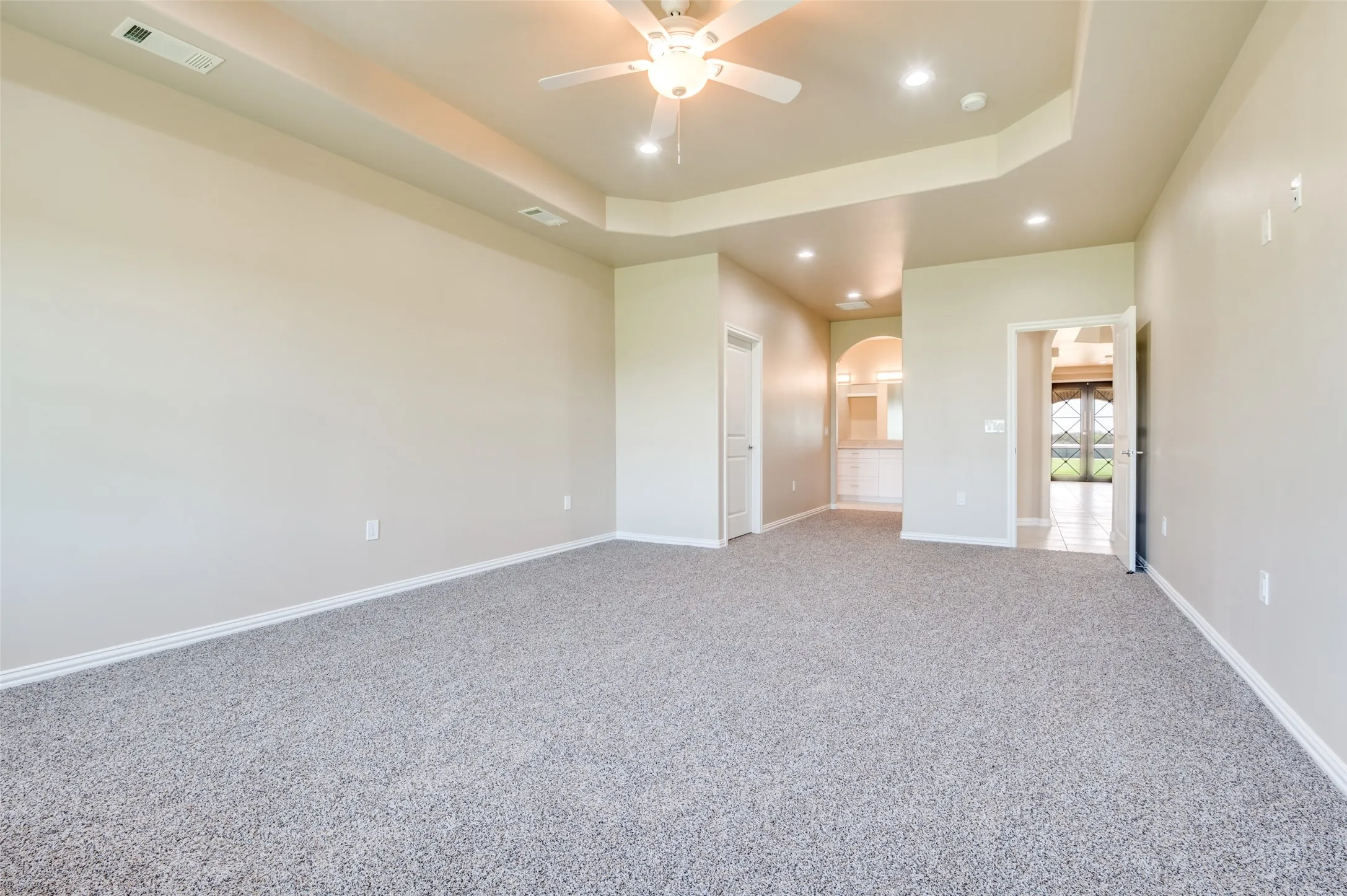 Single Family Residence For Sale in Ellis County , 760 Alysa Lane, Waxahachie, Texas 75167, 5 Bedroom, 5 Bathroom, 2 Garage spaces, 4,891 Sqft, built in 2022, mls#21198668, Real Estate Agent in Waxahachie, Homes For Sale in Ellis county, Homes For Sale in Waxahachie, Realtor in Waxahachie Texas, Real Estate Brokerage Independent Realty Texas, Luminita Cordes Realtor