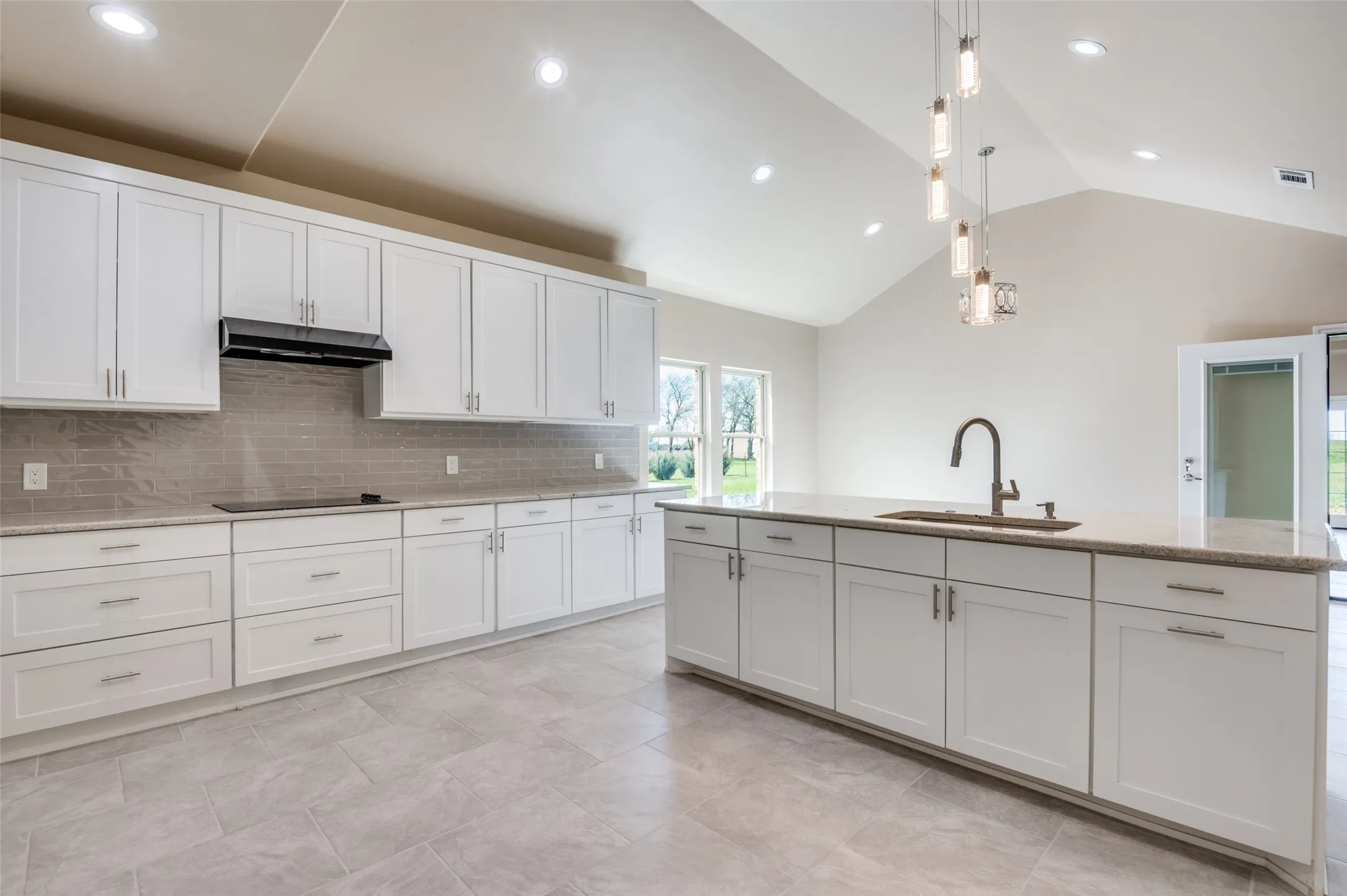 Single Family Residence For Sale in Ellis County , 760 Alysa Lane, Waxahachie, Texas 75167, 5 Bedroom, 5 Bathroom, 2 Garage spaces, 4,891 Sqft, built in 2022, mls#21198668, Real Estate Agent in Waxahachie, Homes For Sale in Ellis county, Homes For Sale in Waxahachie, Realtor in Waxahachie Texas, Real Estate Brokerage Independent Realty Texas, Luminita Cordes Realtor