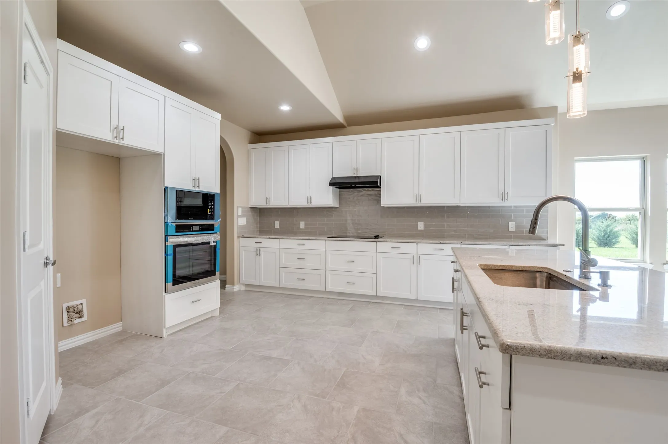 Single Family Residence For Sale in Ellis County , 760 Alysa Lane, Waxahachie, Texas 75167, 5 Bedroom, 5 Bathroom, 2 Garage spaces, 4,891 Sqft, built in 2022, mls#21198668, Real Estate Agent in Waxahachie, Homes For Sale in Ellis county, Homes For Sale in Waxahachie, Realtor in Waxahachie Texas, Real Estate Brokerage Independent Realty Texas, Luminita Cordes Realtor