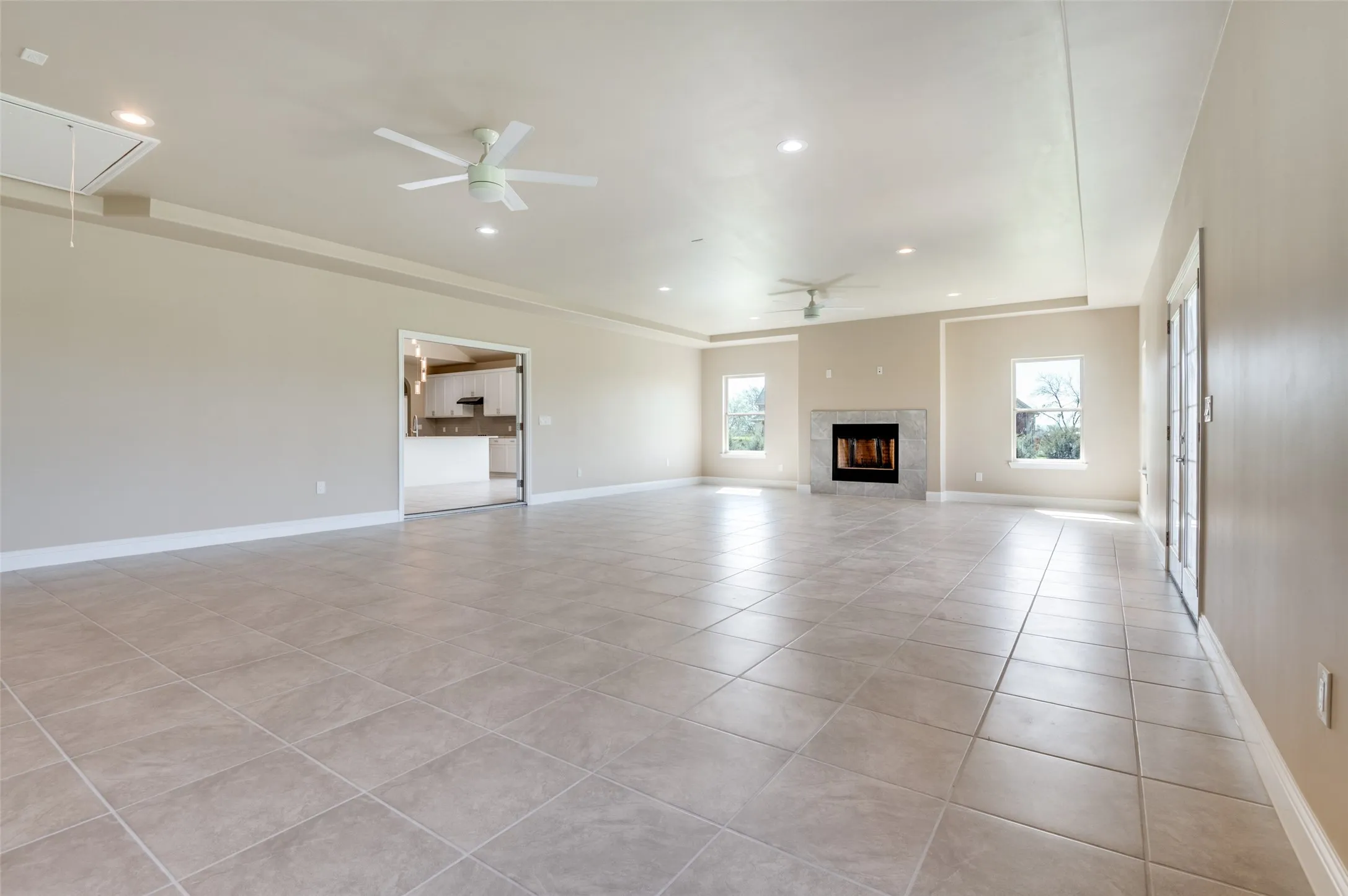 Single Family Residence For Sale in Ellis County , 760 Alysa Lane, Waxahachie, Texas 75167, 5 Bedroom, 5 Bathroom, 2 Garage spaces, 4,891 Sqft, built in 2022, mls#21198668, Real Estate Agent in Waxahachie, Homes For Sale in Ellis county, Homes For Sale in Waxahachie, Realtor in Waxahachie Texas, Real Estate Brokerage Independent Realty Texas, Luminita Cordes Realtor