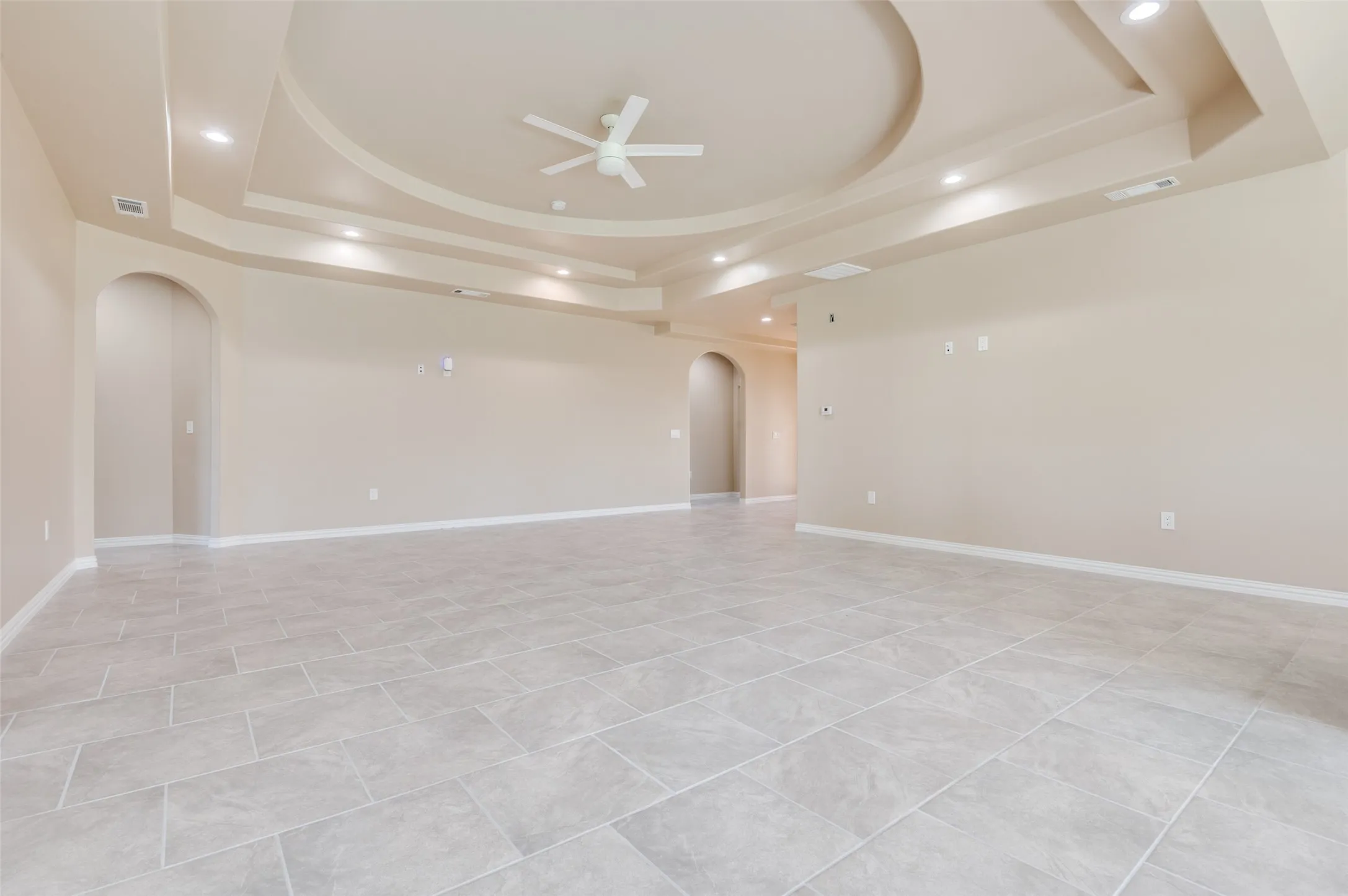 Single Family Residence For Sale in Ellis County , 760 Alysa Lane, Waxahachie, Texas 75167, 5 Bedroom, 5 Bathroom, 2 Garage spaces, 4,891 Sqft, built in 2022, mls#21198668, Real Estate Agent in Waxahachie, Homes For Sale in Ellis county, Homes For Sale in Waxahachie, Realtor in Waxahachie Texas, Real Estate Brokerage Independent Realty Texas, Luminita Cordes Realtor