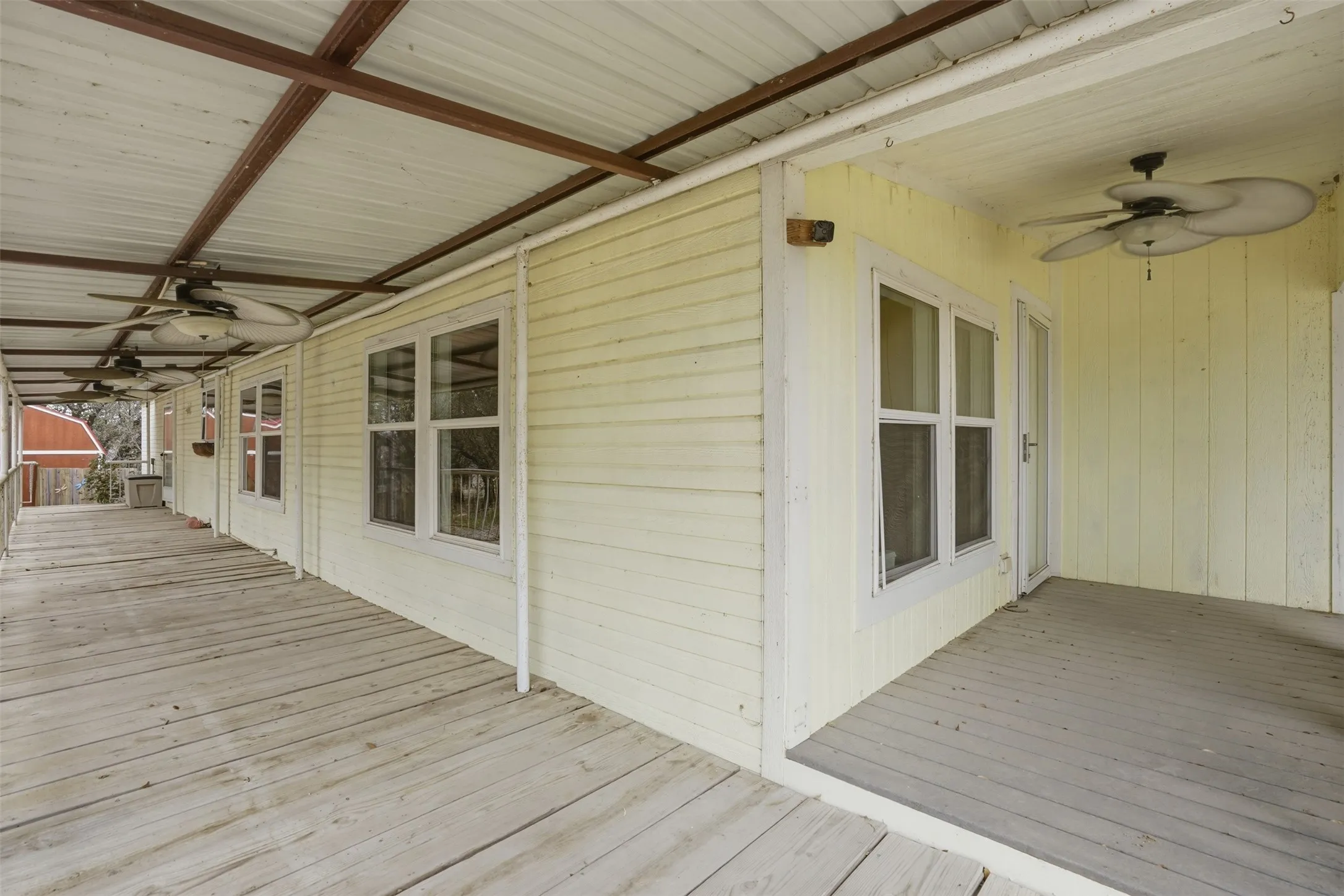 Single Family Residence For Sale in Young County , 557 Fm 3003, Graham, Texas 76450, 3 Bedroom, 2 Bathroom, Garage spaces, 1,820 Sqft, built in 2008, Preowned, mls#21201173, Real Estate Agent in Graham, Homes For Sale in Young county, Homes For Sale in Graham, Realtor in Graham Texas, Real Estate Brokerage Independent Realty Texas, Luminita Cordes Realtor
