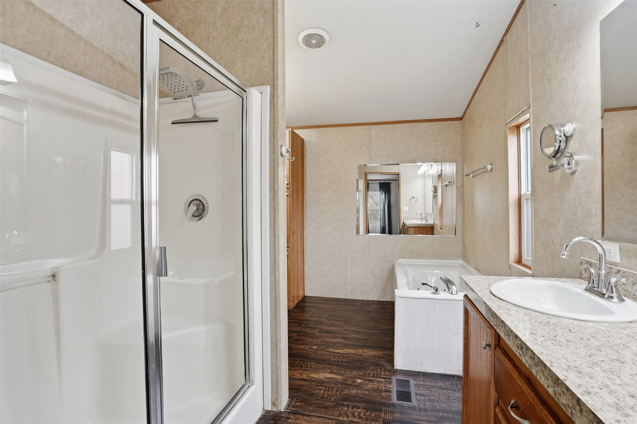 Single Family Residence For Sale in Young County , 557 Fm 3003, Graham, Texas 76450, 3 Bedroom, 2 Bathroom, Garage spaces, 1,820 Sqft, built in 2008, Preowned, mls#21201173, Real Estate Agent in Graham, Homes For Sale in Young county, Homes For Sale in Graham, Realtor in Graham Texas, Real Estate Brokerage Independent Realty Texas, Luminita Cordes Realtor